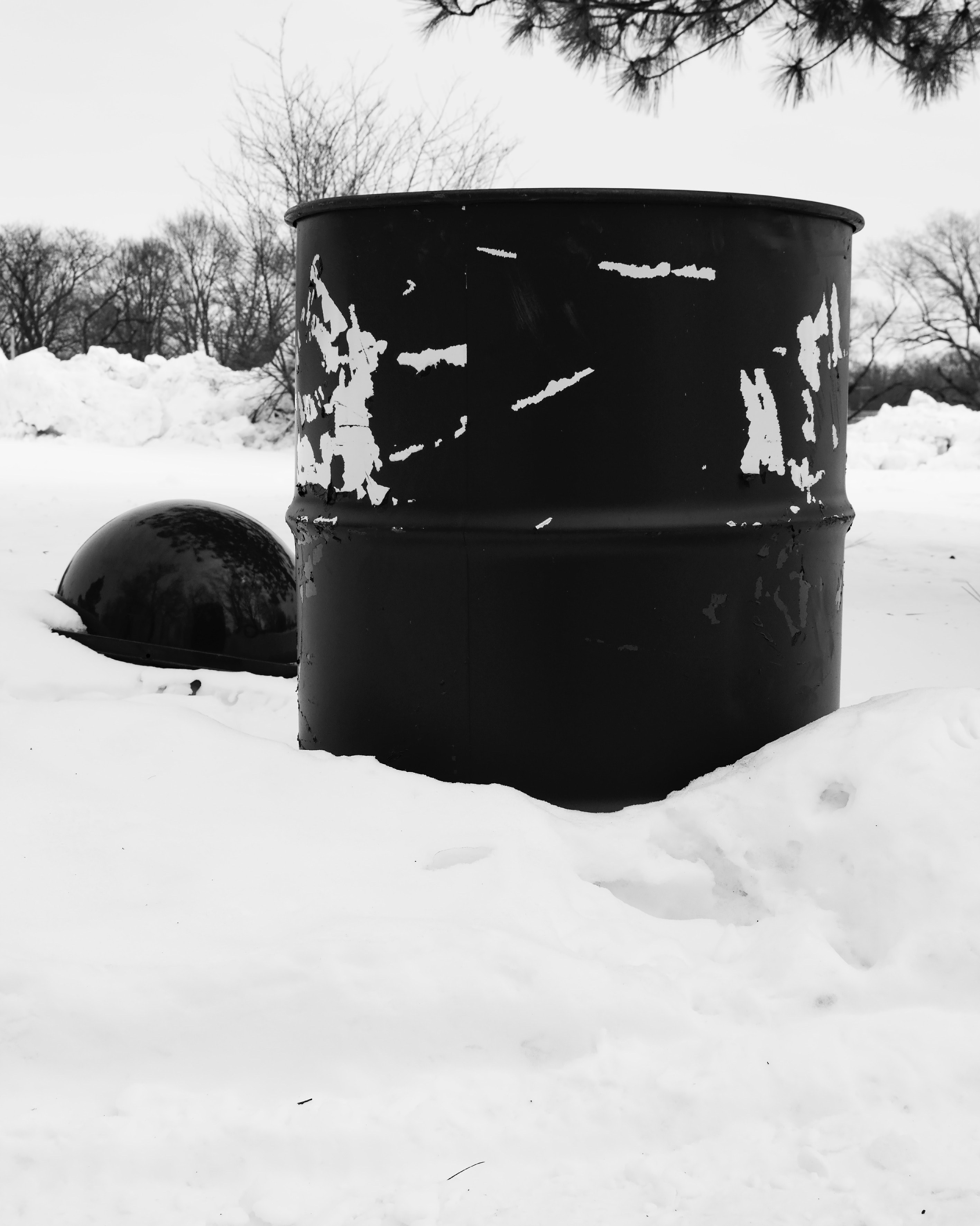 topless trash can 4k, Phone HD Wallpaper