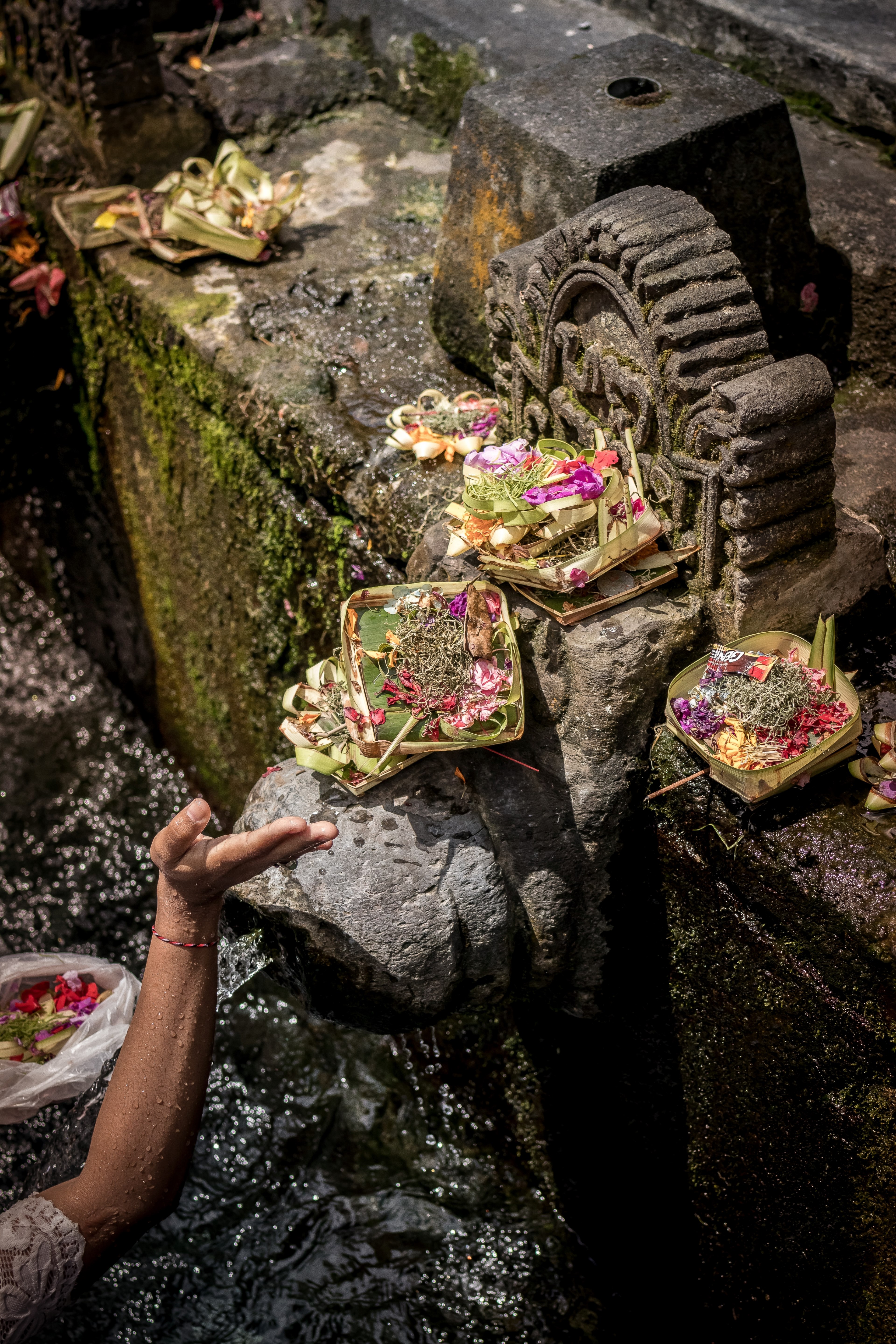 holy spring water 4k, Phone HD Wallpaper