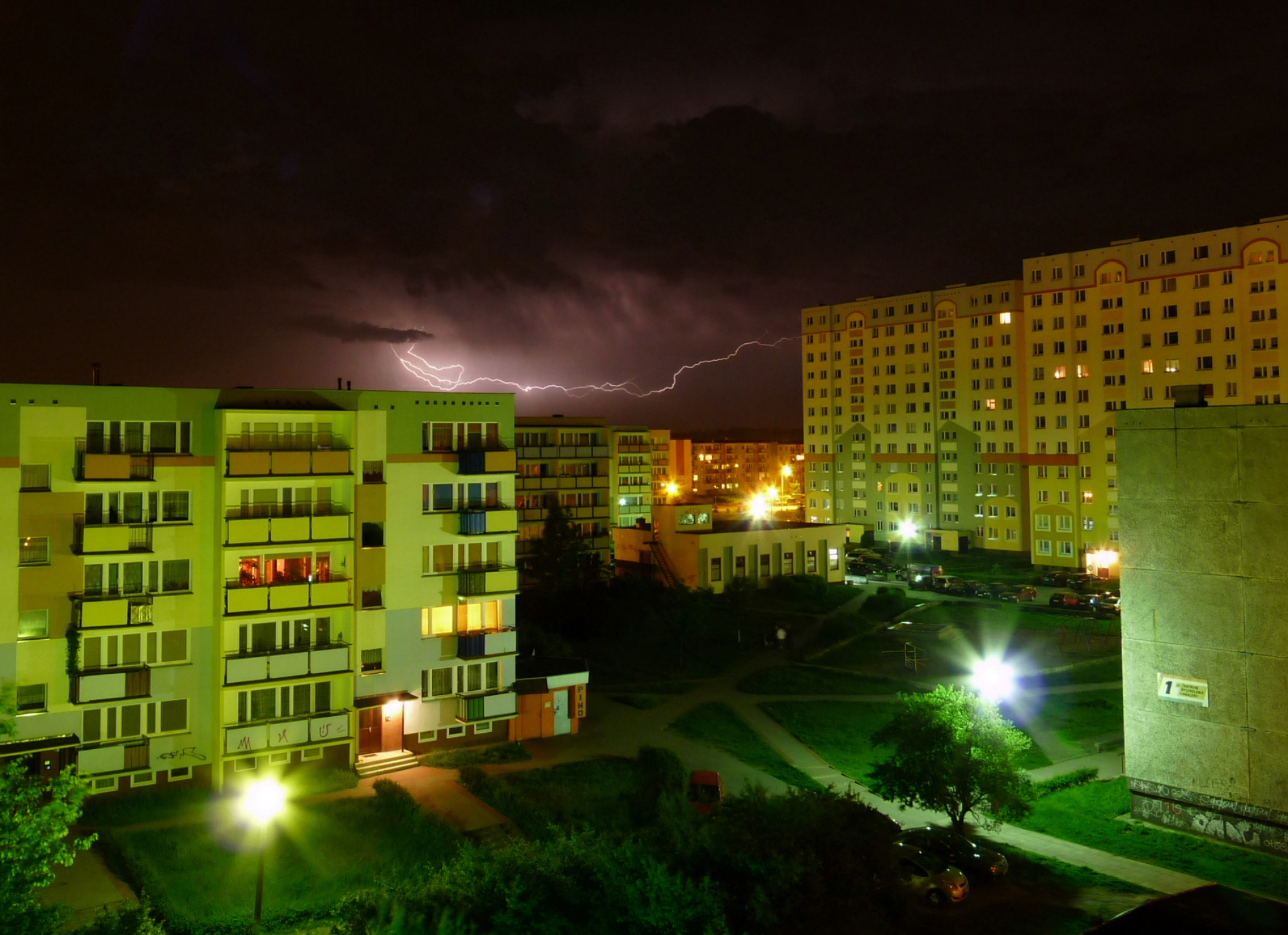 burza nad osiedlem lotnisko grudzidz 4k, HD Wallpaper