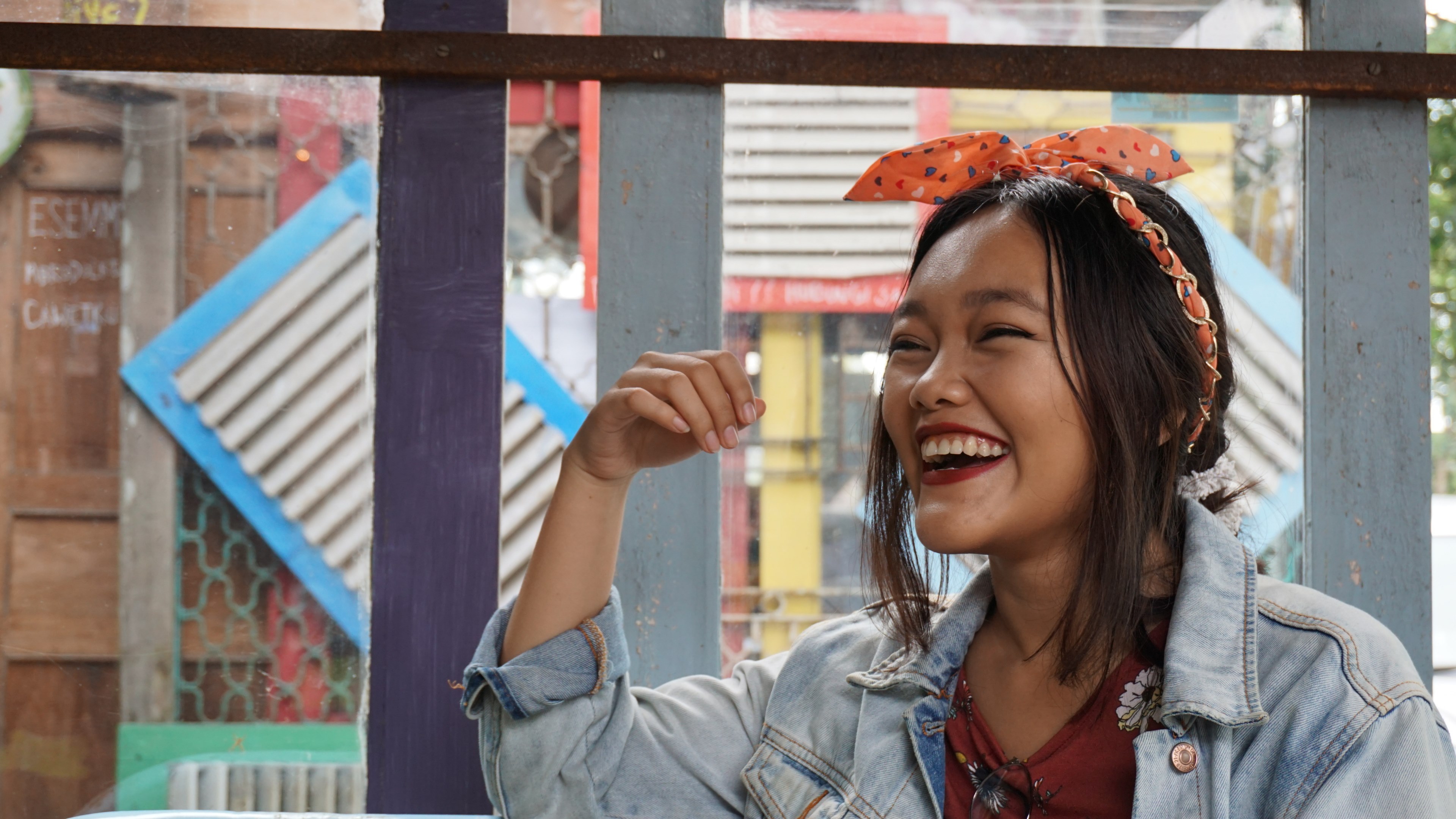 smiley girl 4k, HD Wallpaper