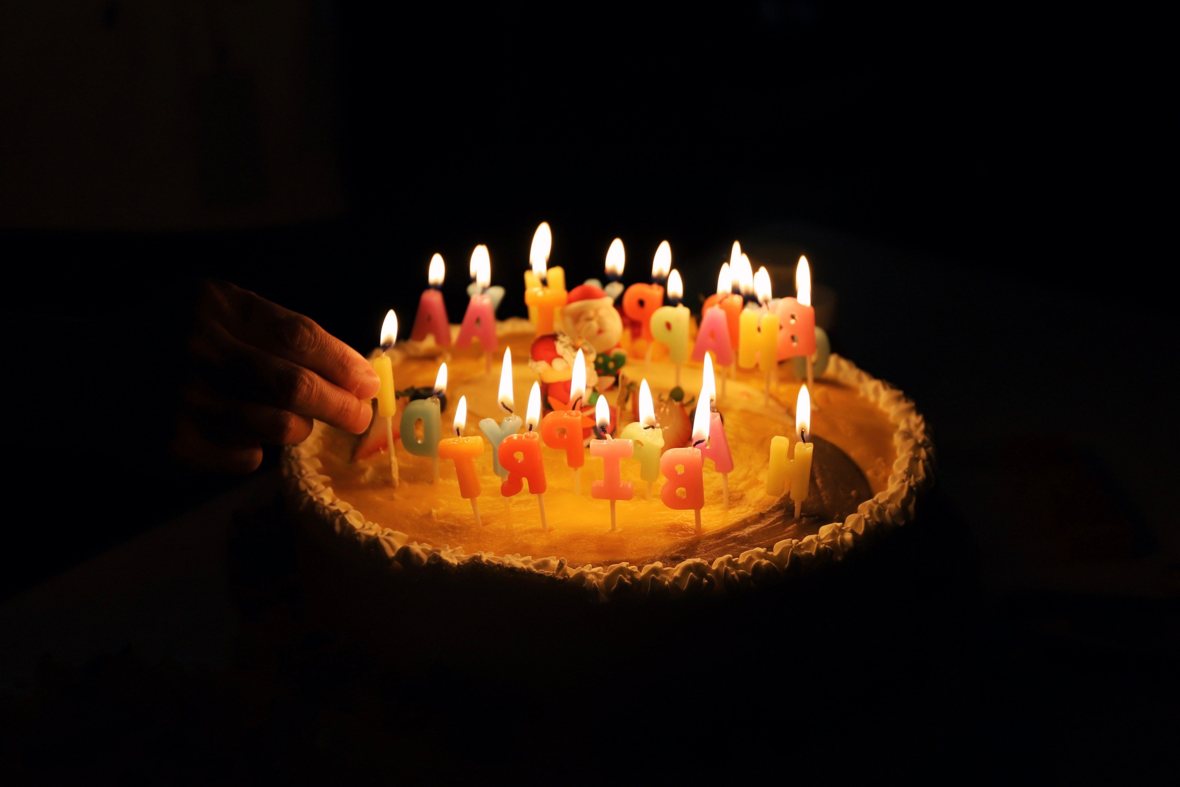 cake candles flame and burning 4k, HD Wallpaper