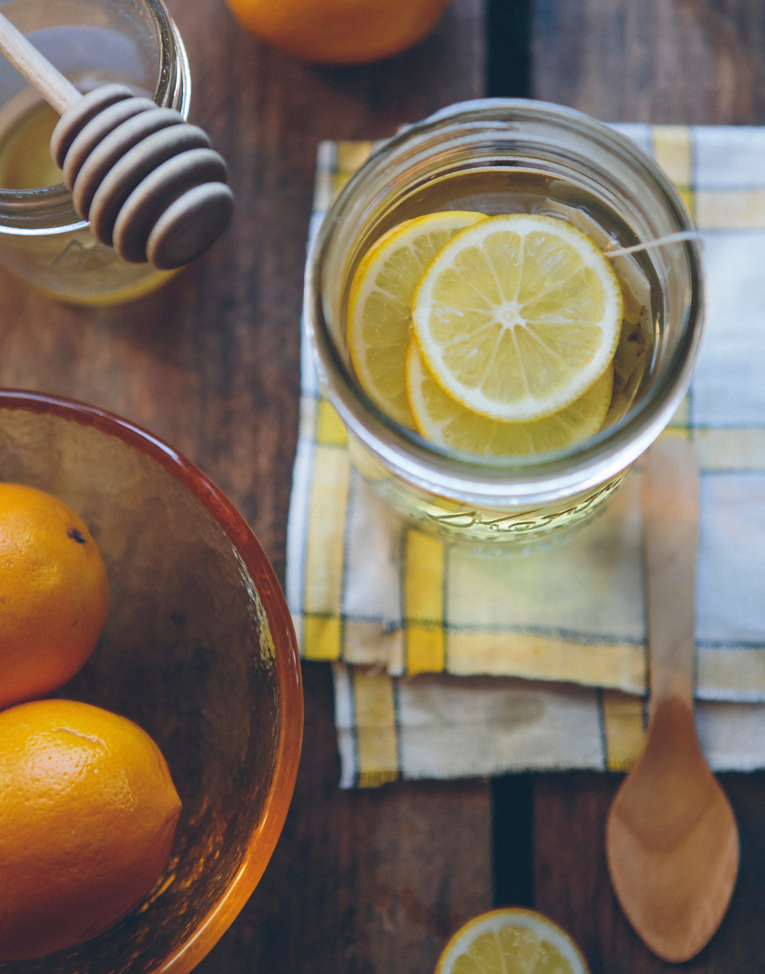 mason jar of tea infused with lemons and honey on a kitchen table, lemon honey tea 4k, Phone HD Wallpaper