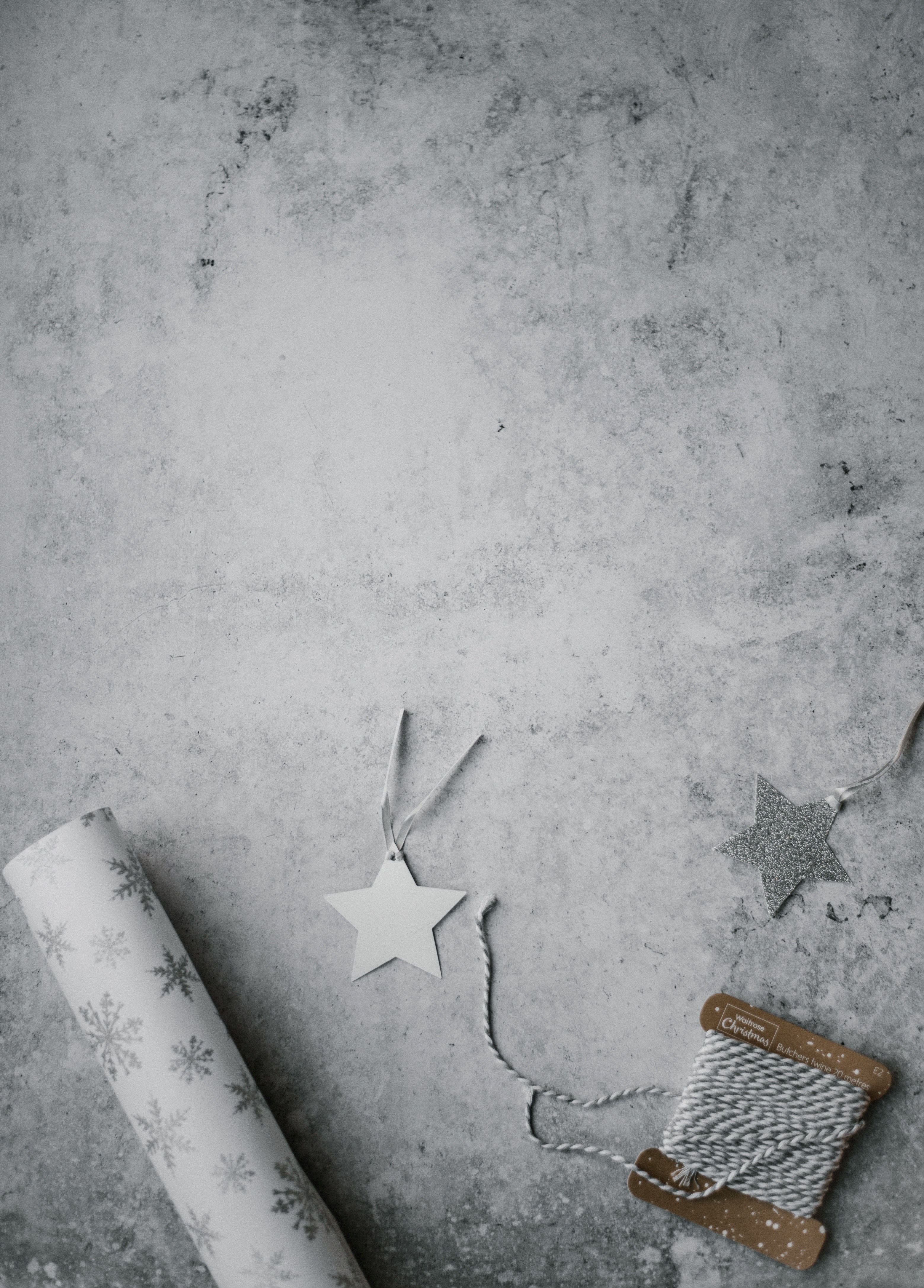 christmas wrapping paper and gift tags 4k, Phone HD Wallpaper