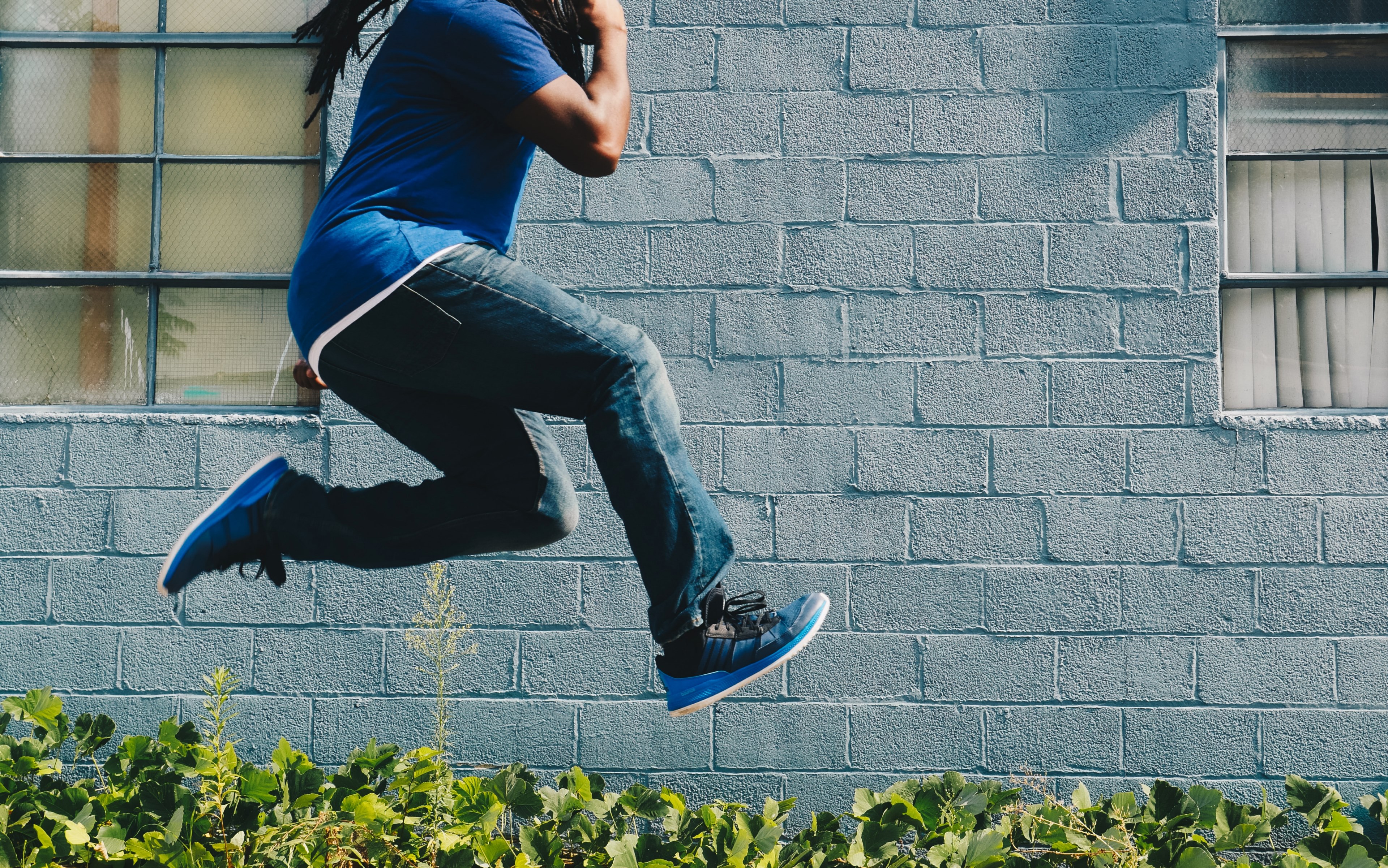 black male african american male jumping and jump 4k, HD Wallpaper