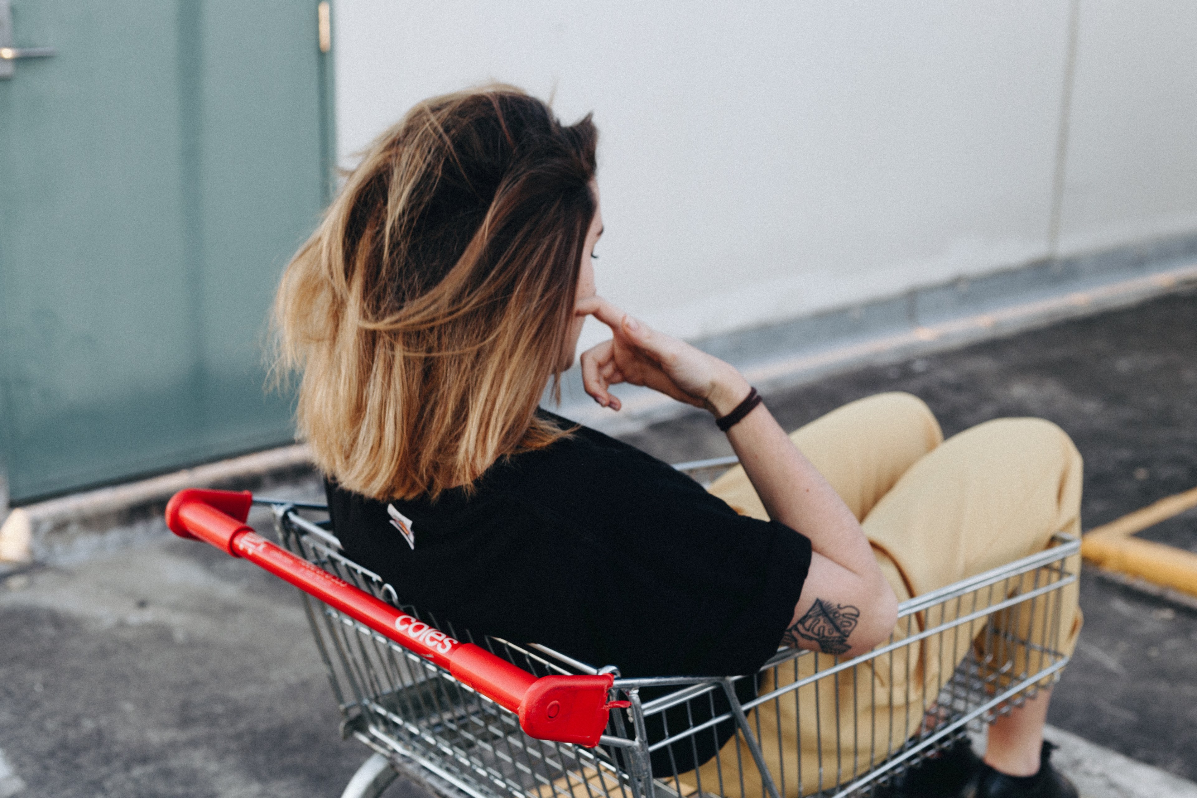 woman female girl and trolley 4k, HD Wallpaper