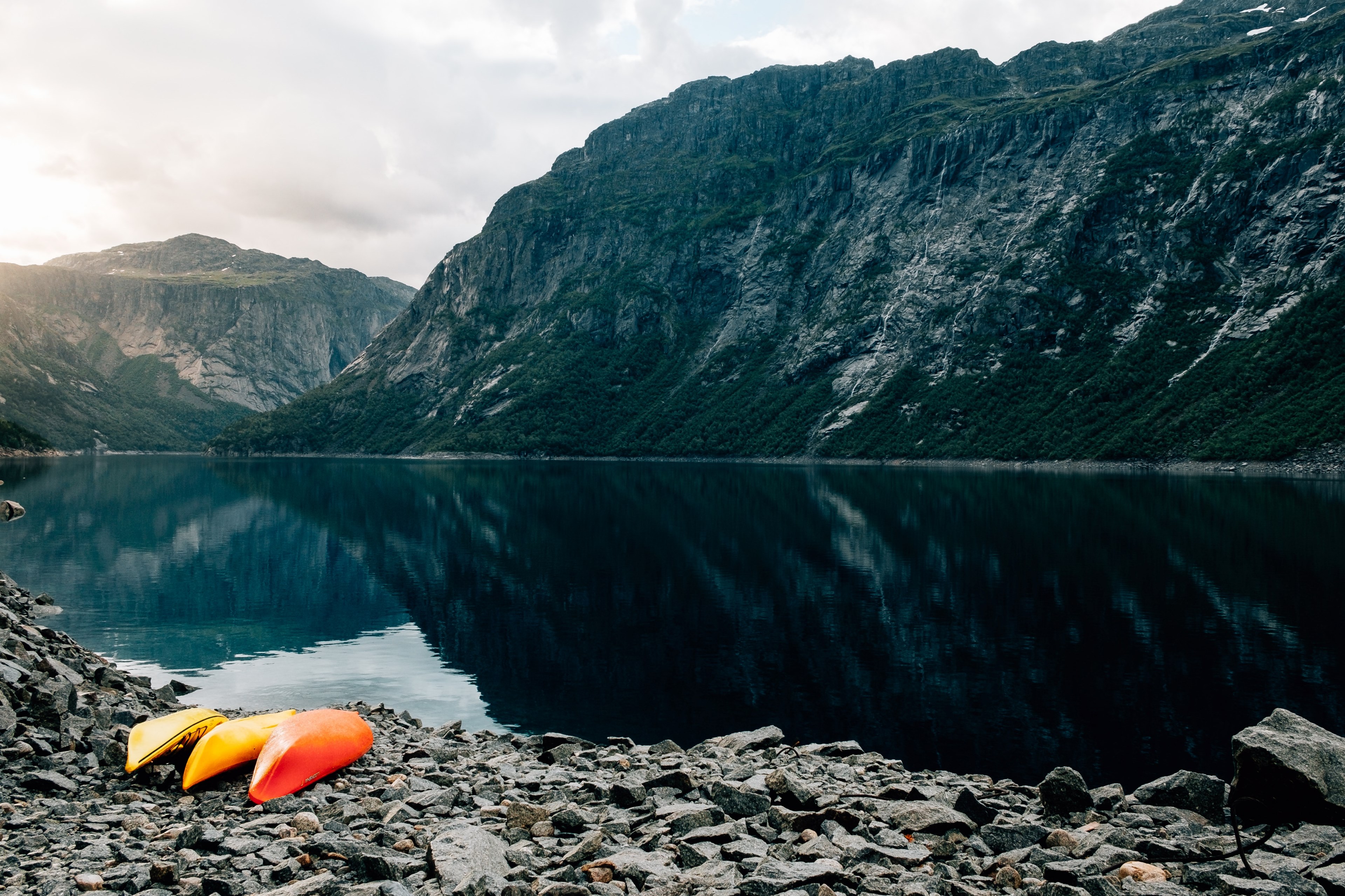exploring the shoreline of ringedalsvatnet 4k, HD Wallpaper