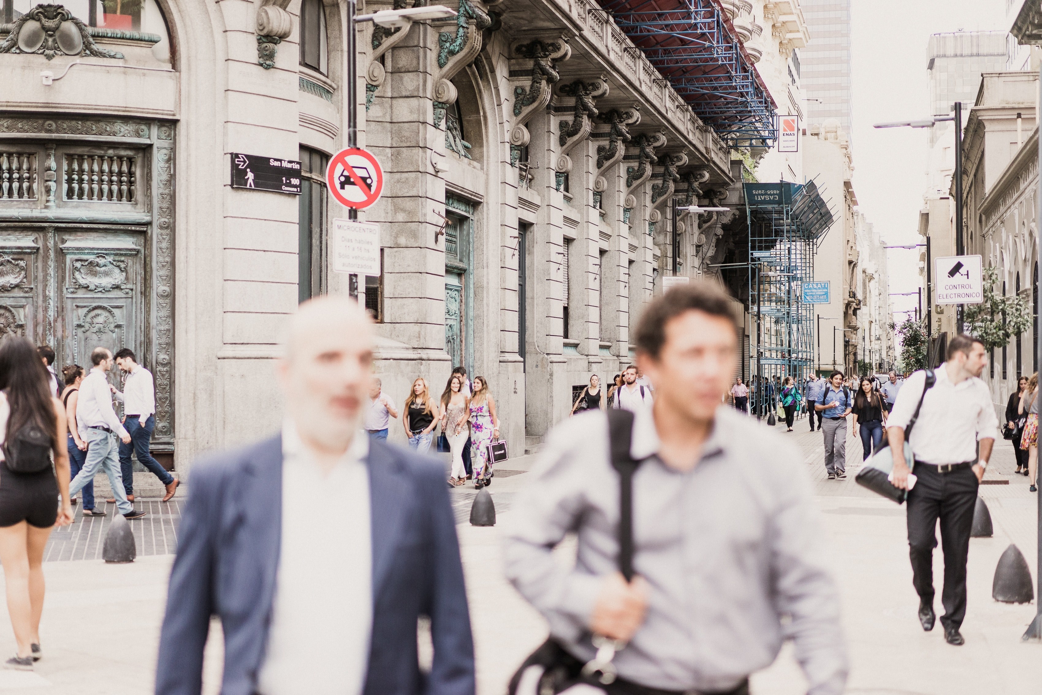 blurry silhouettes of two men in the streets of buenos aires, tgif 4k, HD Wallpaper