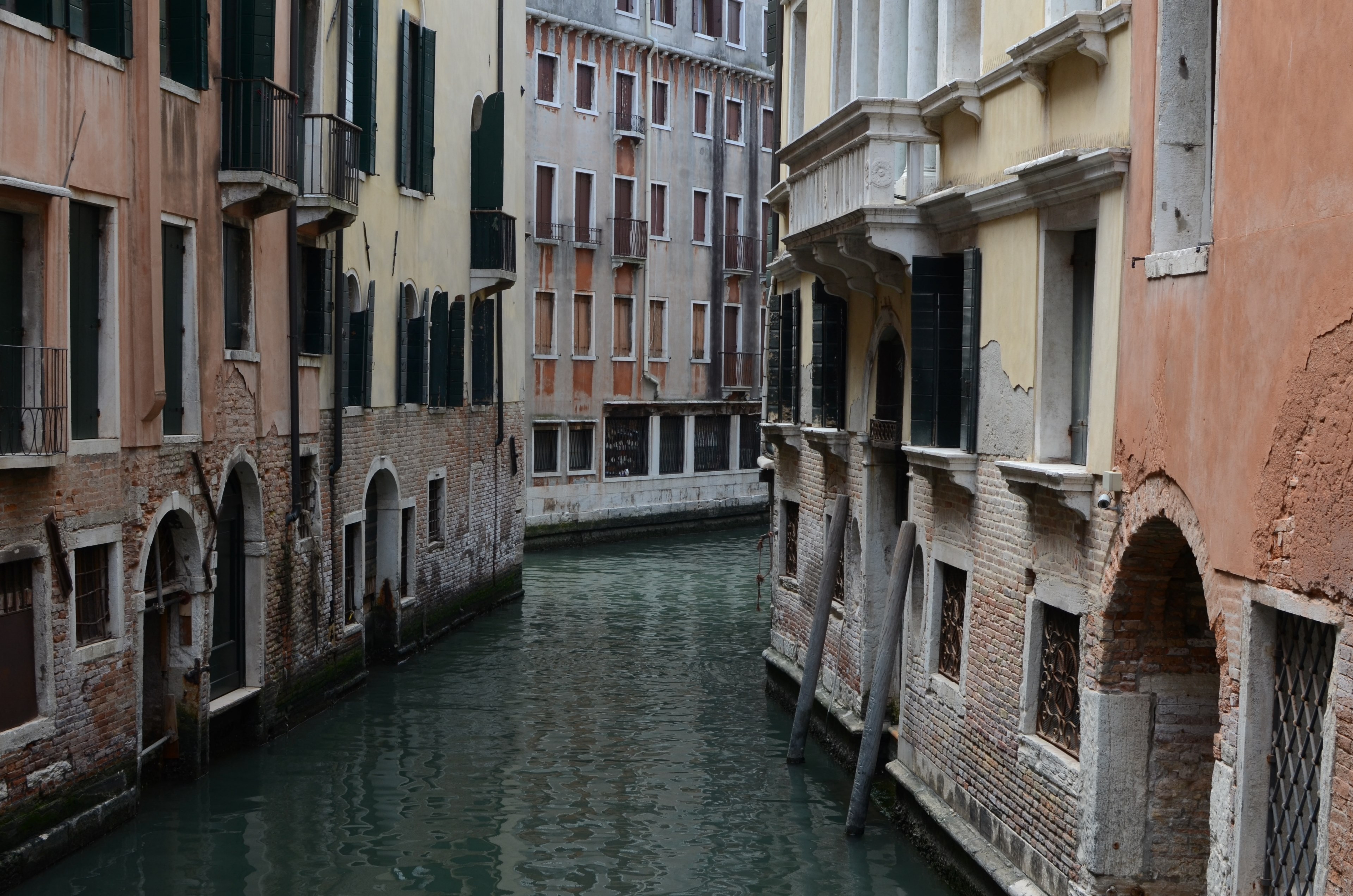 two old buildings separated by a canal in venice europe, canal between two buildings_ 4k, HD Wallpaper
