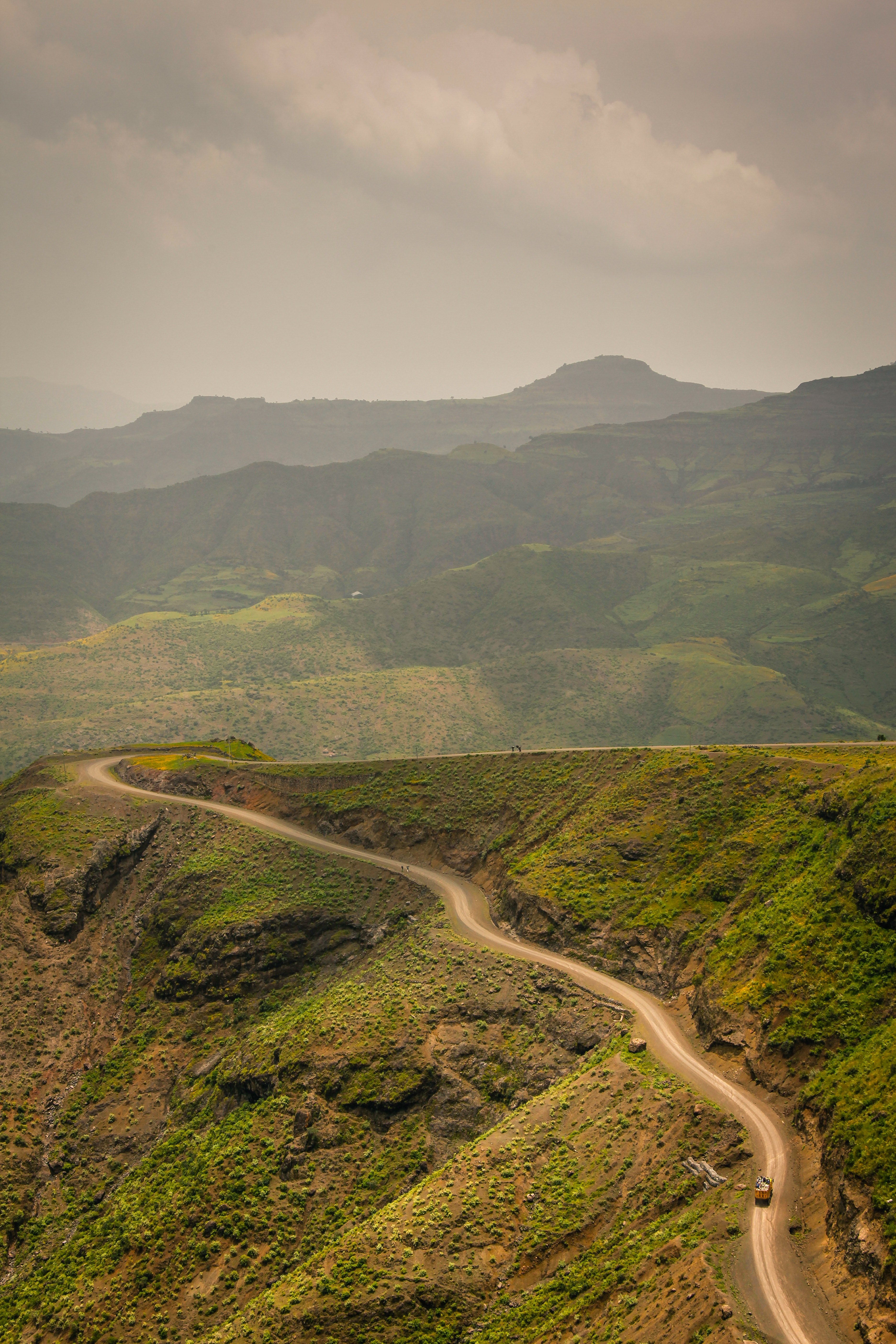 a narrow road along a lush mountain slope in ethiopia, ethiopian mountain road 4k, Phone HD Wallpaper