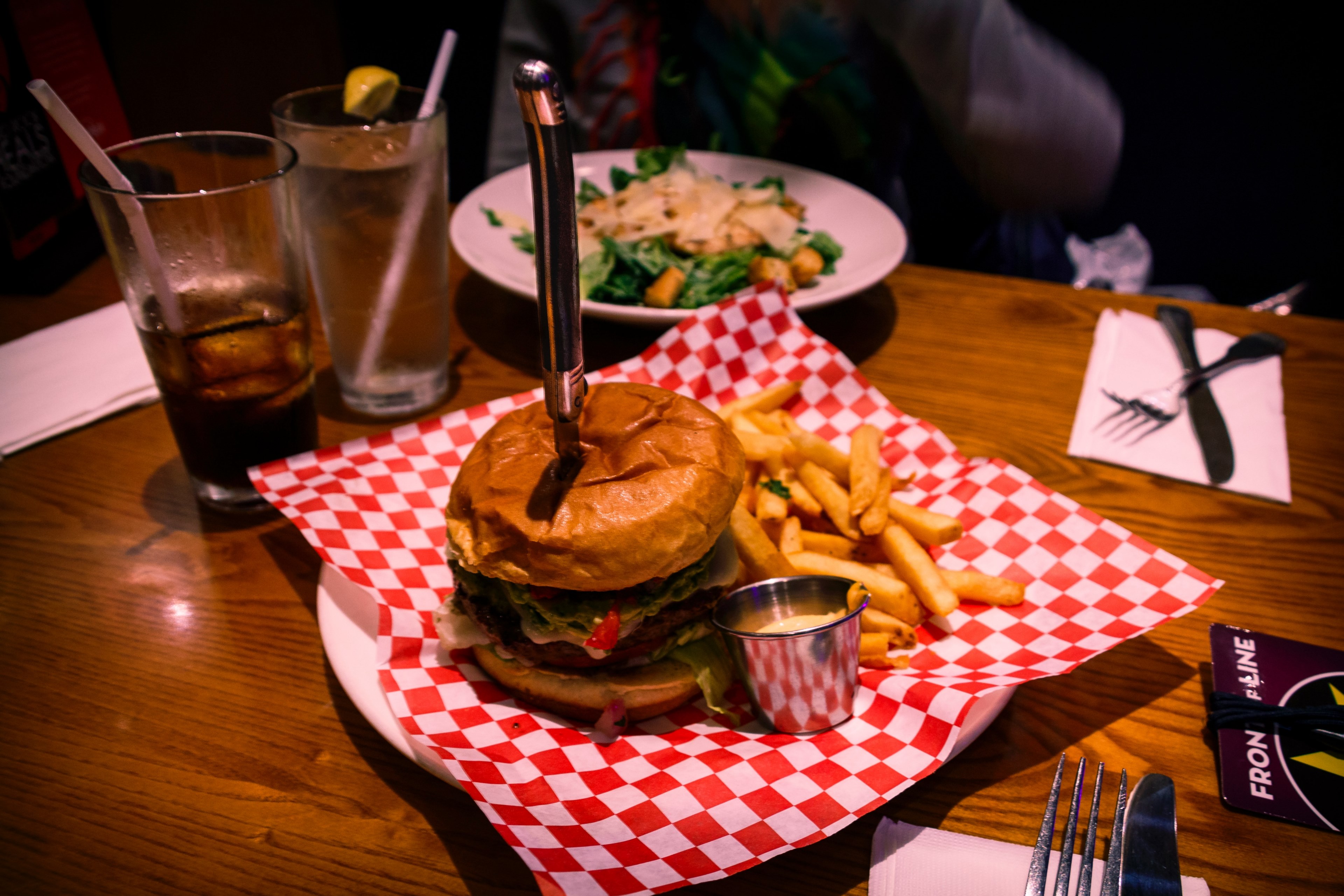 a burger fries and fizzy drinks on a table in a caf, universal hard rock 4k, HD Wallpaper