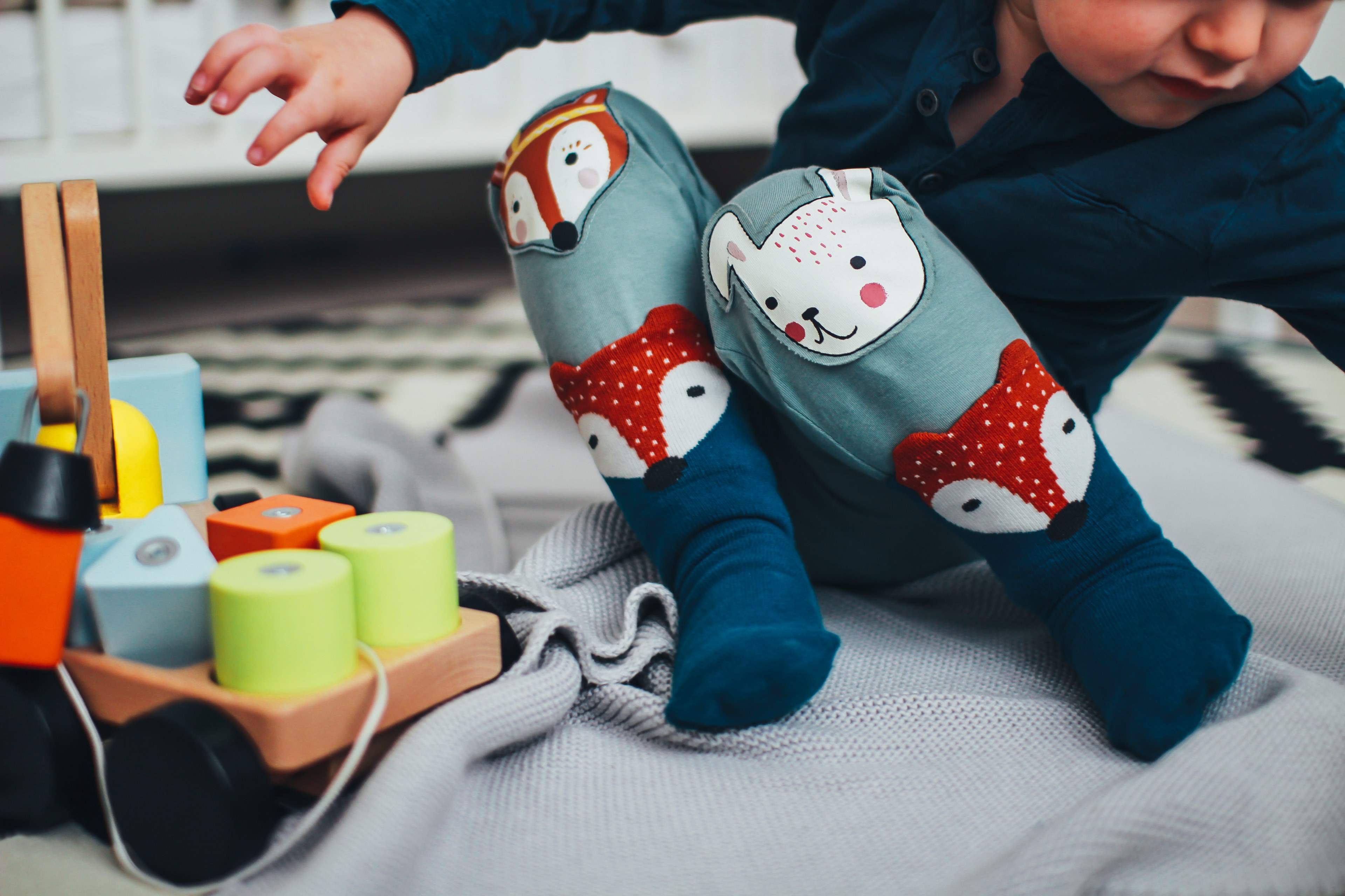a toddler is playing with a toy on the floor in riga, _toddler toy floor riga 4k, HD Wallpaper