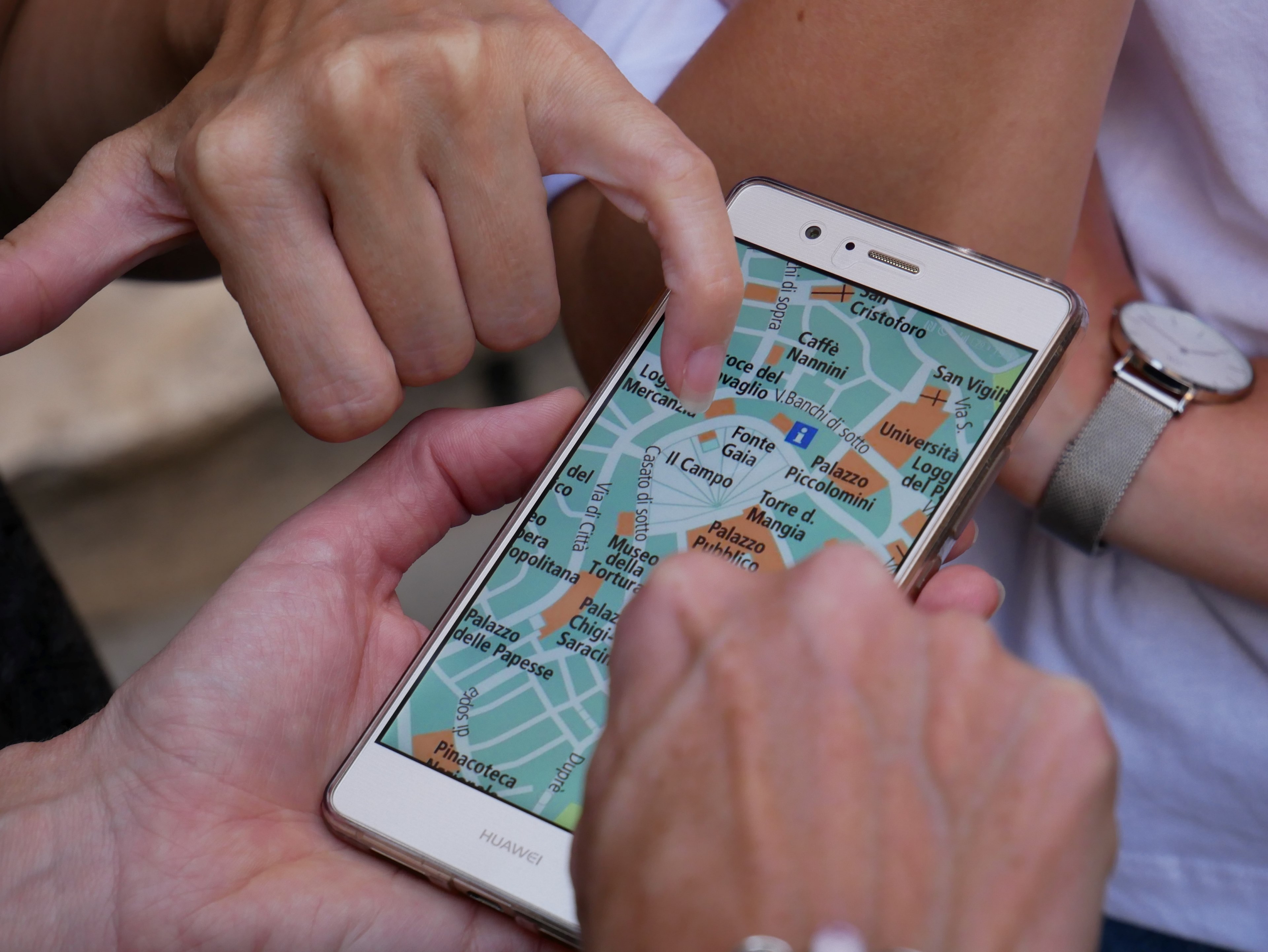 phone huawei map and app 4k, HD Wallpaper