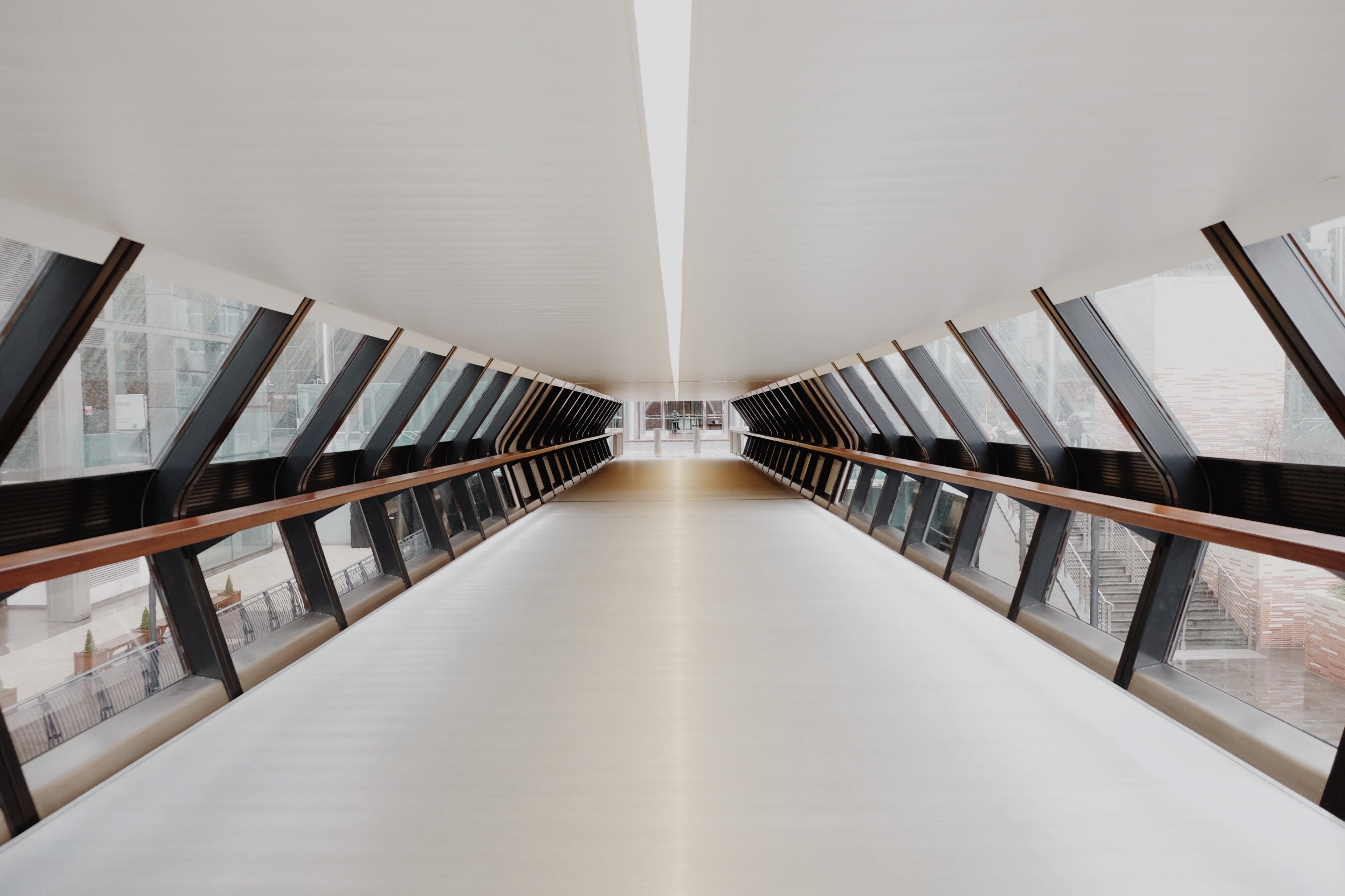 a skywalk hallway at the crossrail place roof garden, crossrail place roof garden bridge 4k, HD Wallpaper