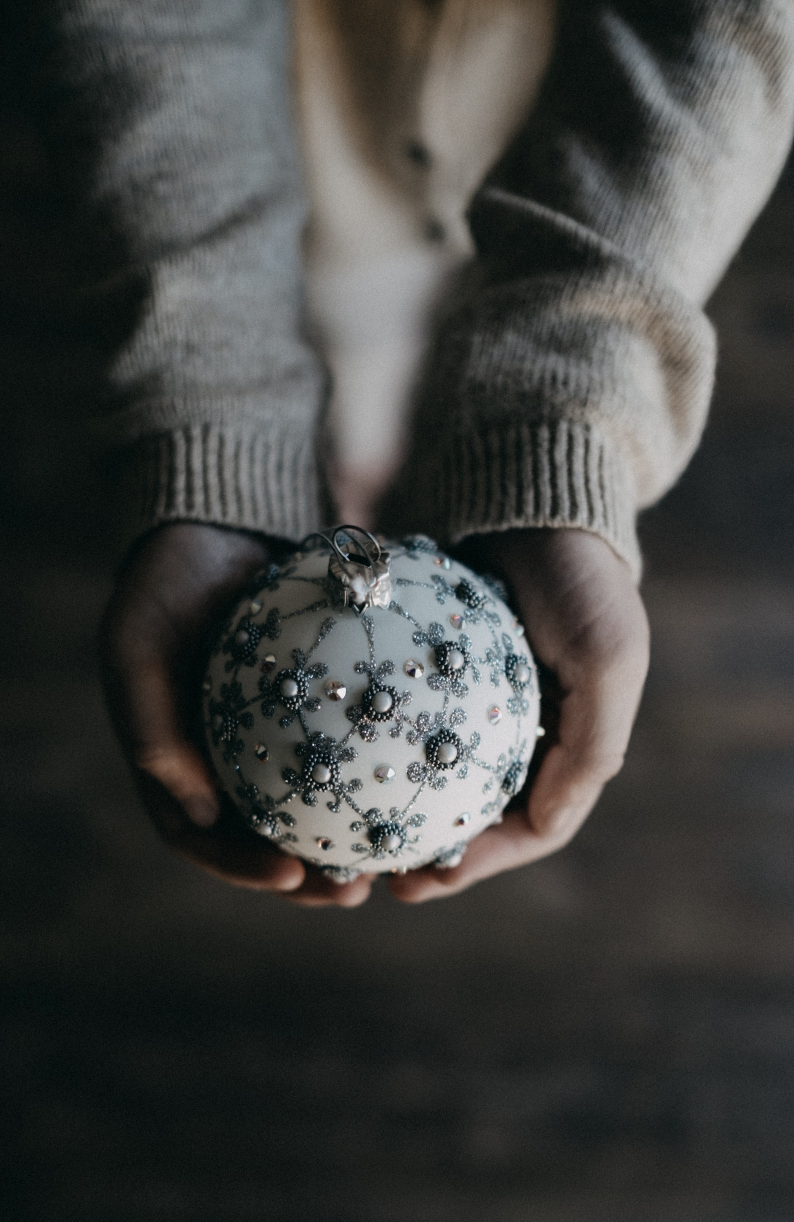 child holding christmas bauble 4k, Phone HD Wallpaper