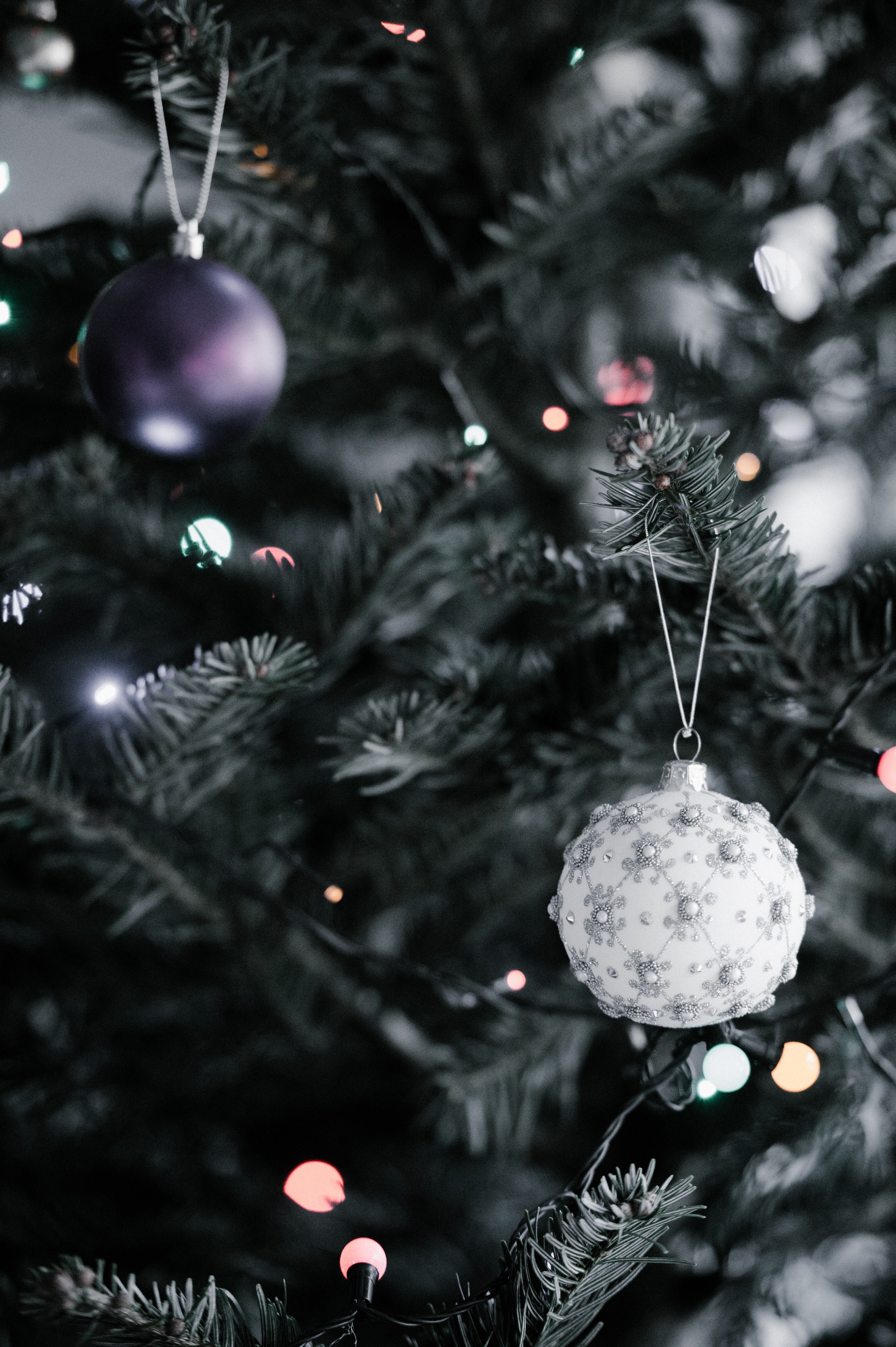 christmas tree decoration 4k, Phone HD Wallpaper