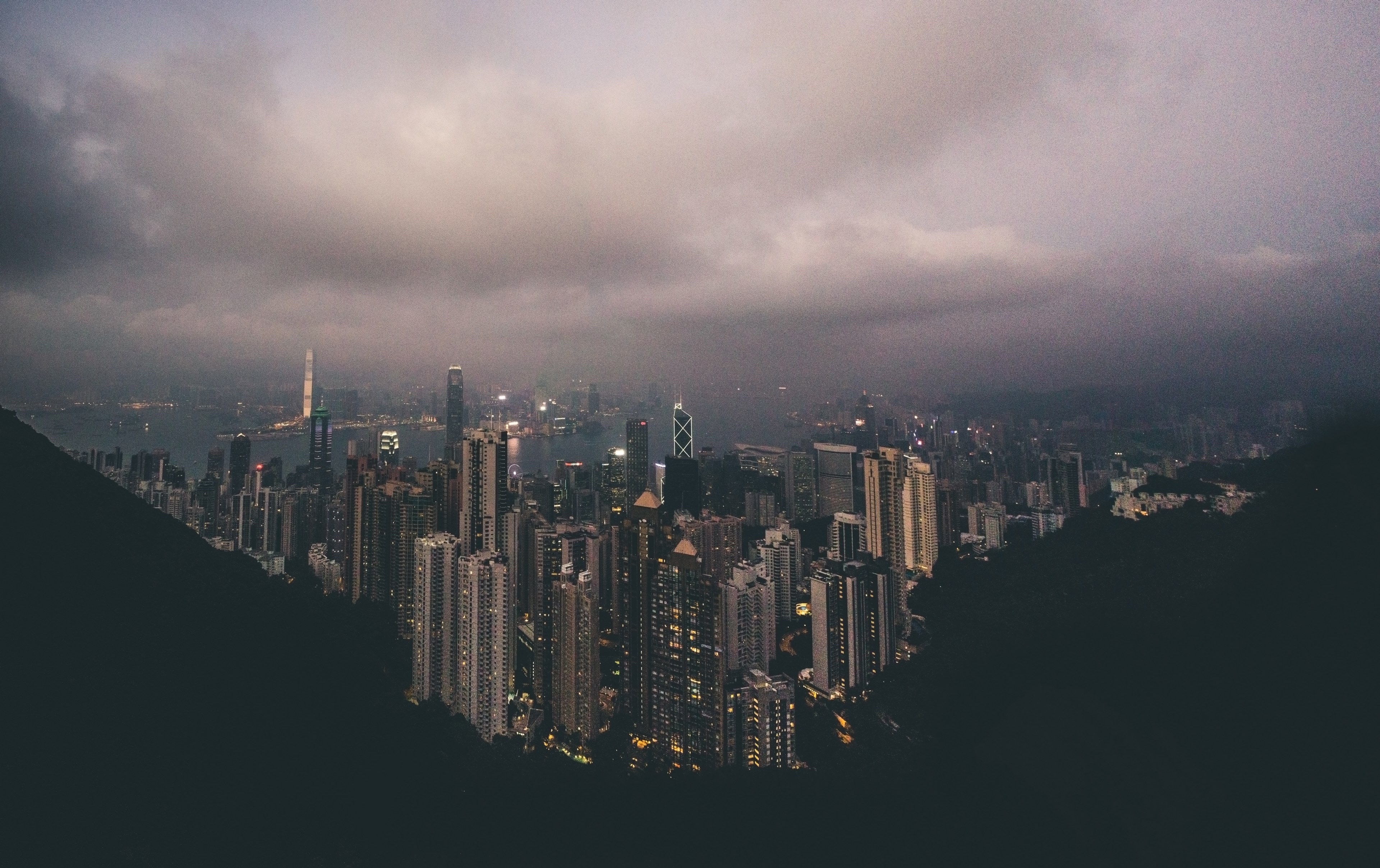 a cityscape under thick gray clouds, hong kong viewpoint 4k, HD Wallpaper