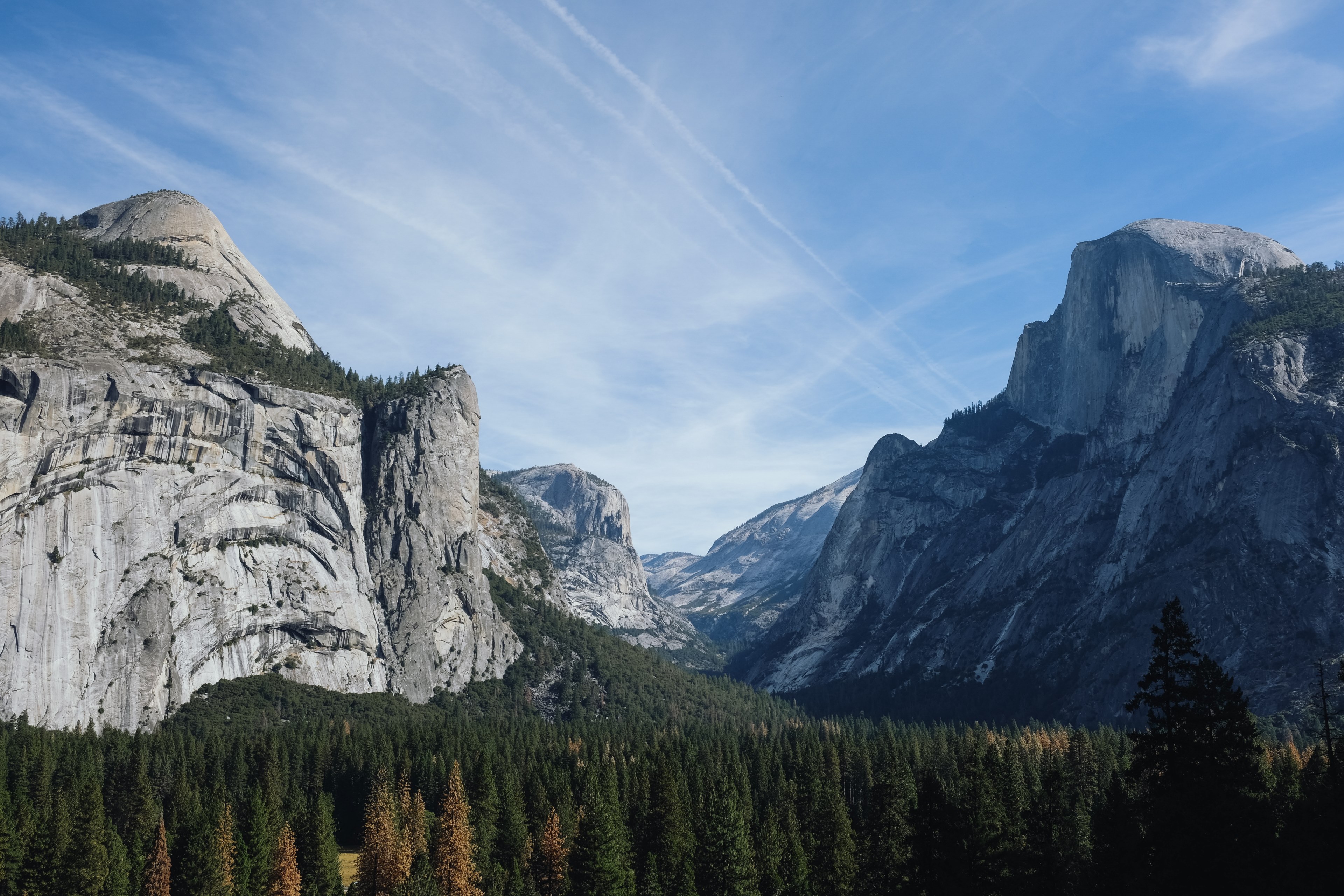 view from the floor of the yosemite valley on its impressive granite summits, at the bottom of yosemite valley 4k, HD Wallpaper