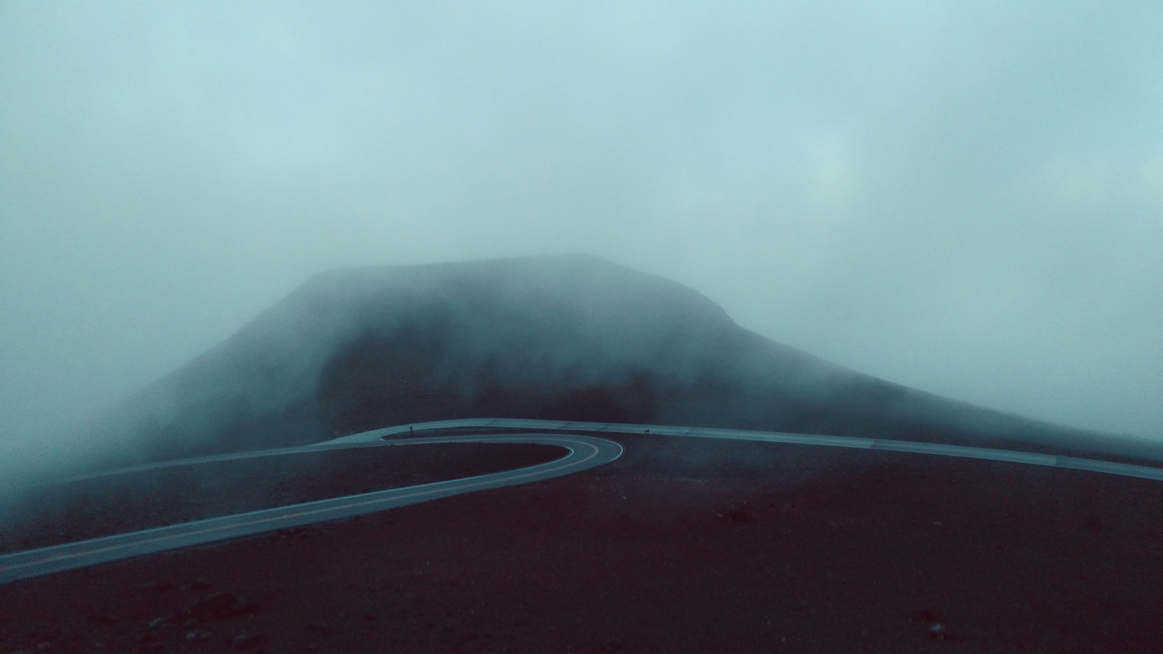 clouds cover mountains in hawaii as roads wind nearby, desolate roads 4k, HD Wallpaper