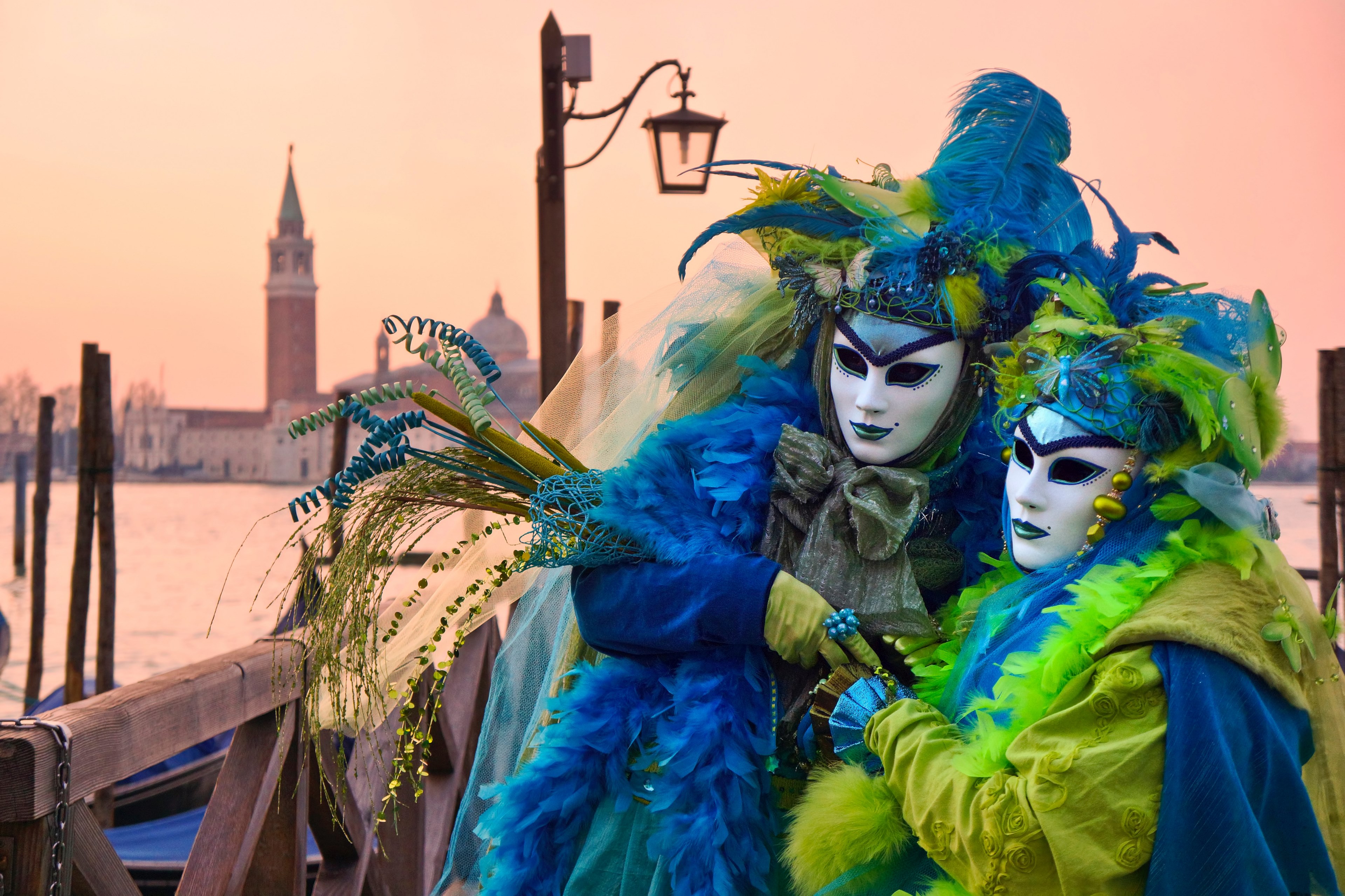 two people dressed up on a bridge, _dressed up halloween 4k, HD Wallpaper