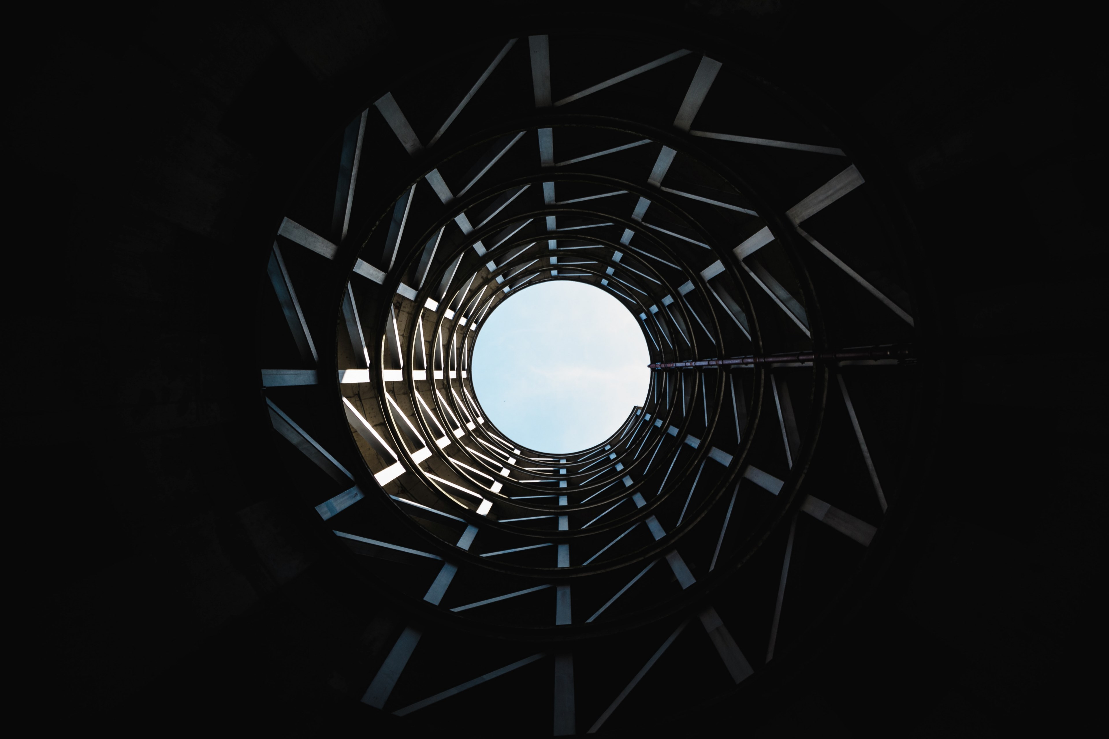 view from the bottom of a deep well on the blue sky above, friends in unfamiliar places 4k, HD Wallpaper