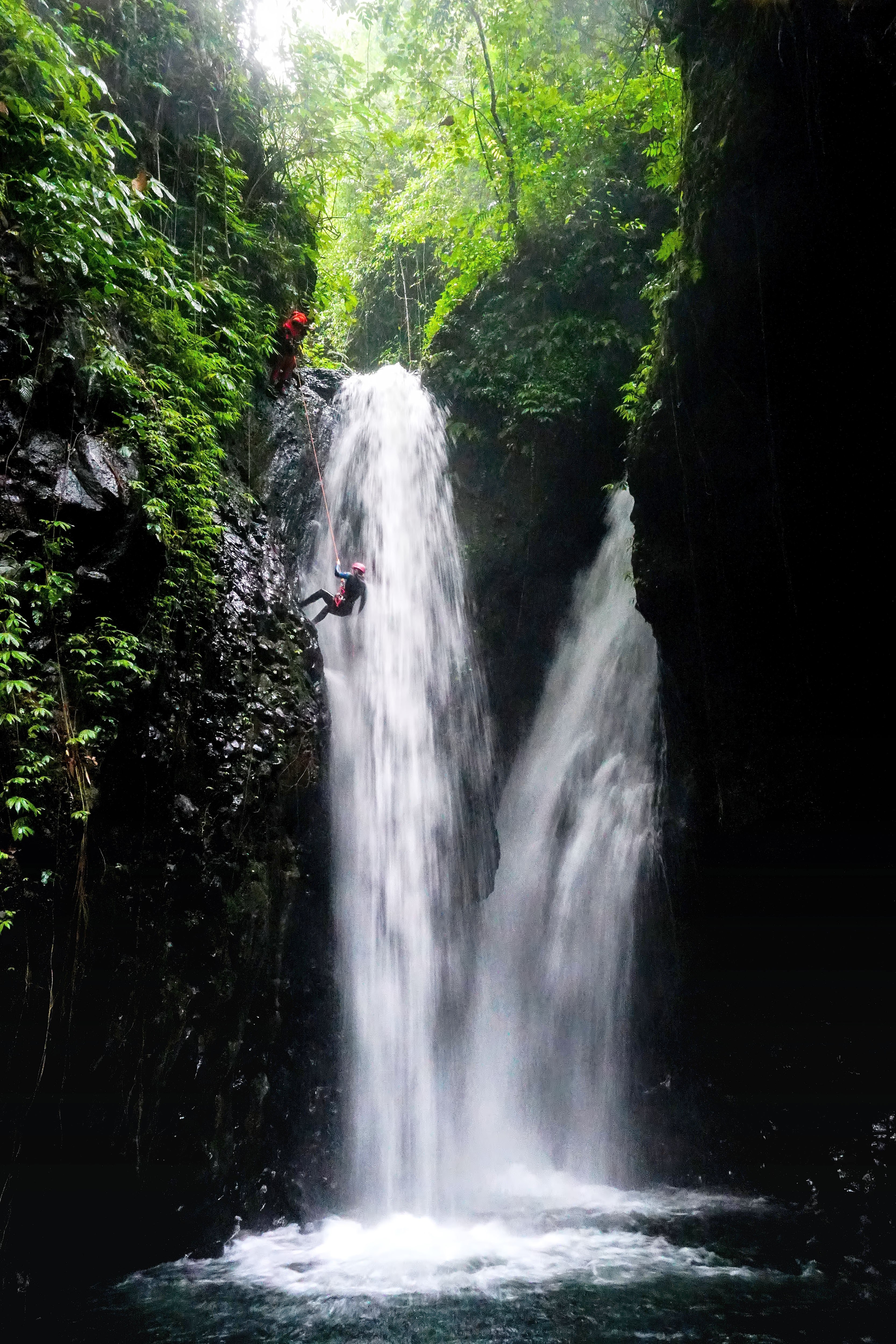 living on the edge waterfall rappelling in bali 4k, Phone HD Wallpaper