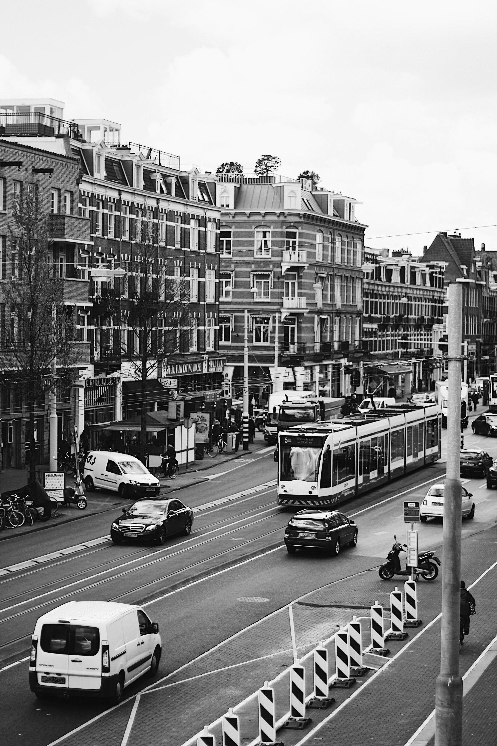 view down an amsterdam street 4k, Phone HD Wallpaper