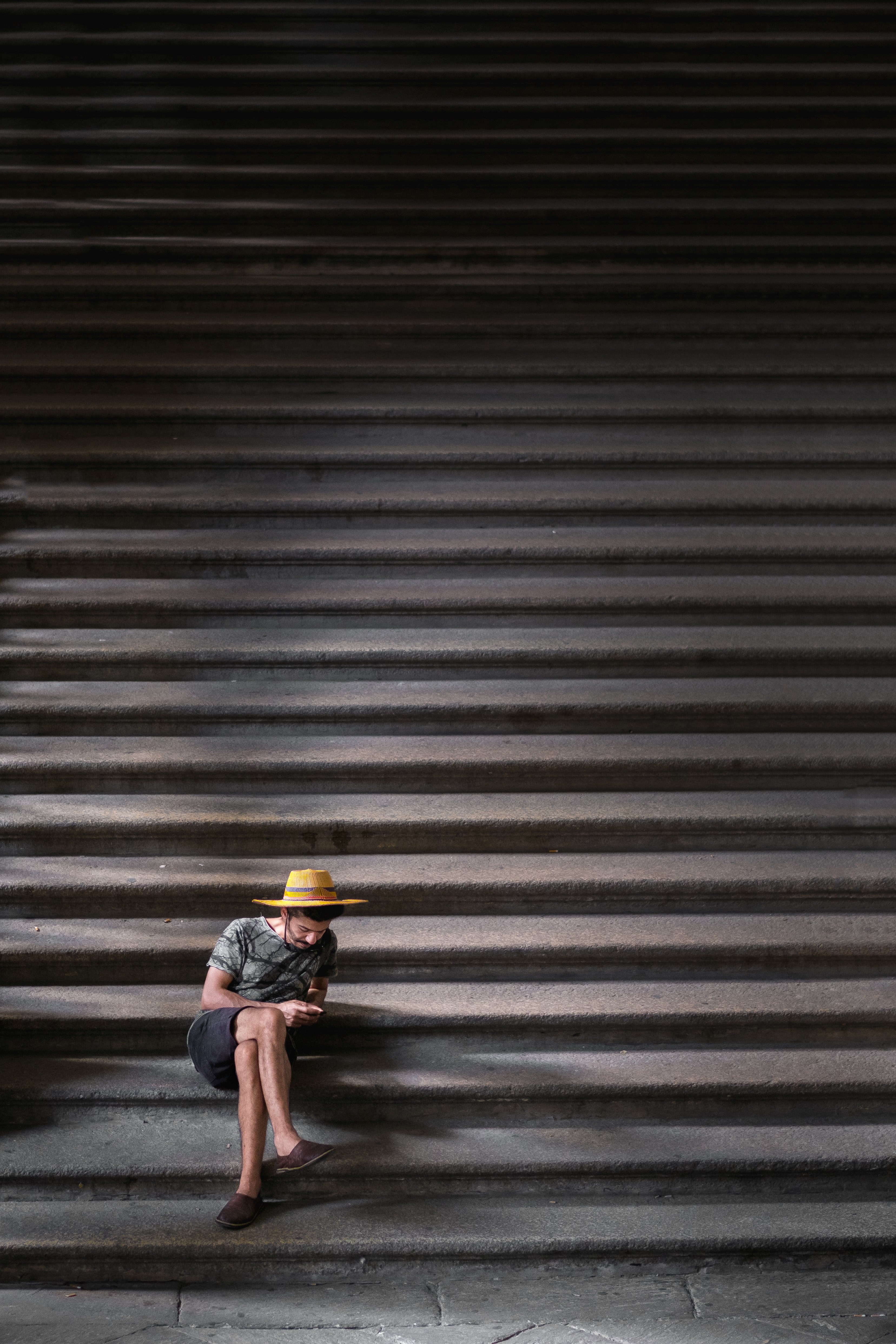 man sit sitting and hat hd, 4k, Phone HD Wallpaper