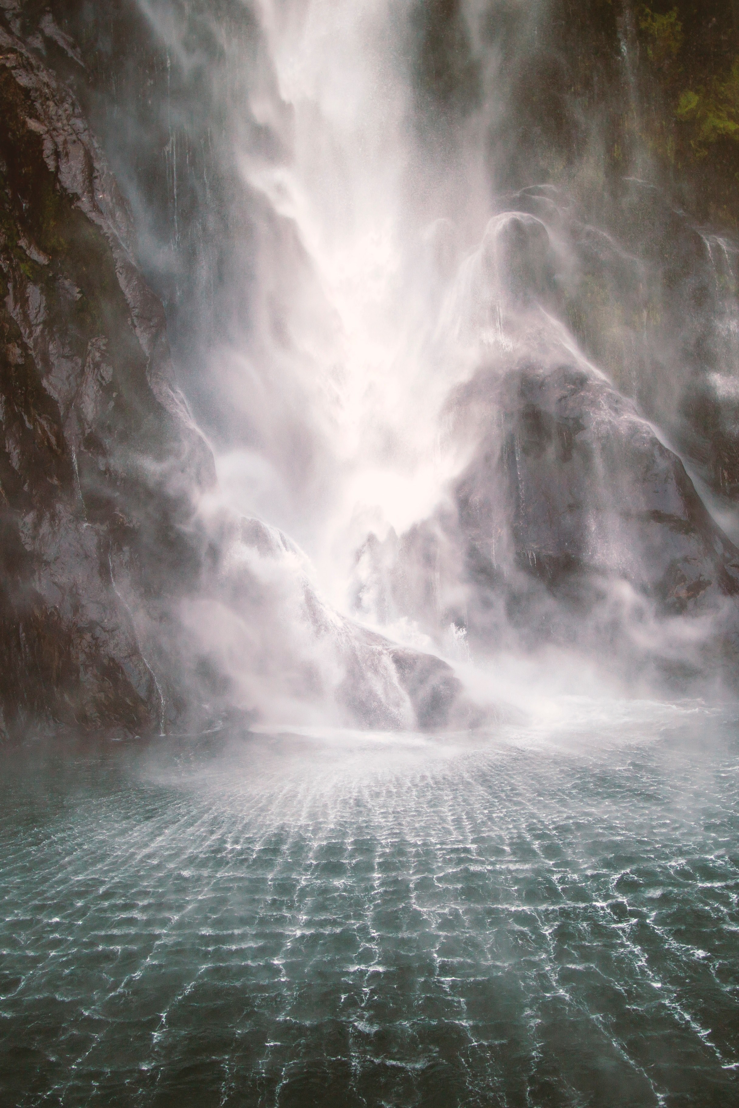 millford sound waterfall new zealand 4k, Phone HD Wallpaper