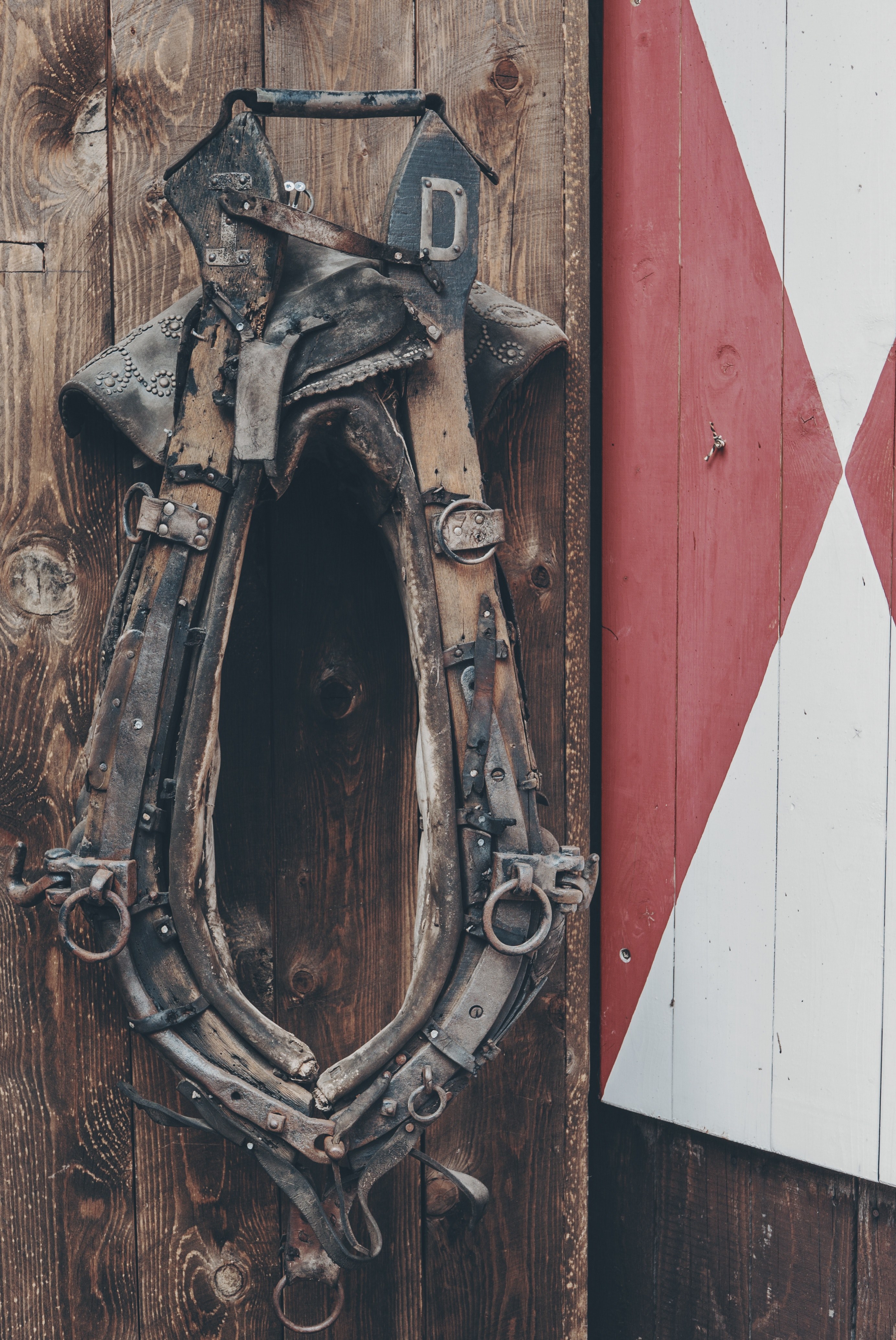 horse harness leather medieval and wood hd, 4k, Phone HD Wallpaper