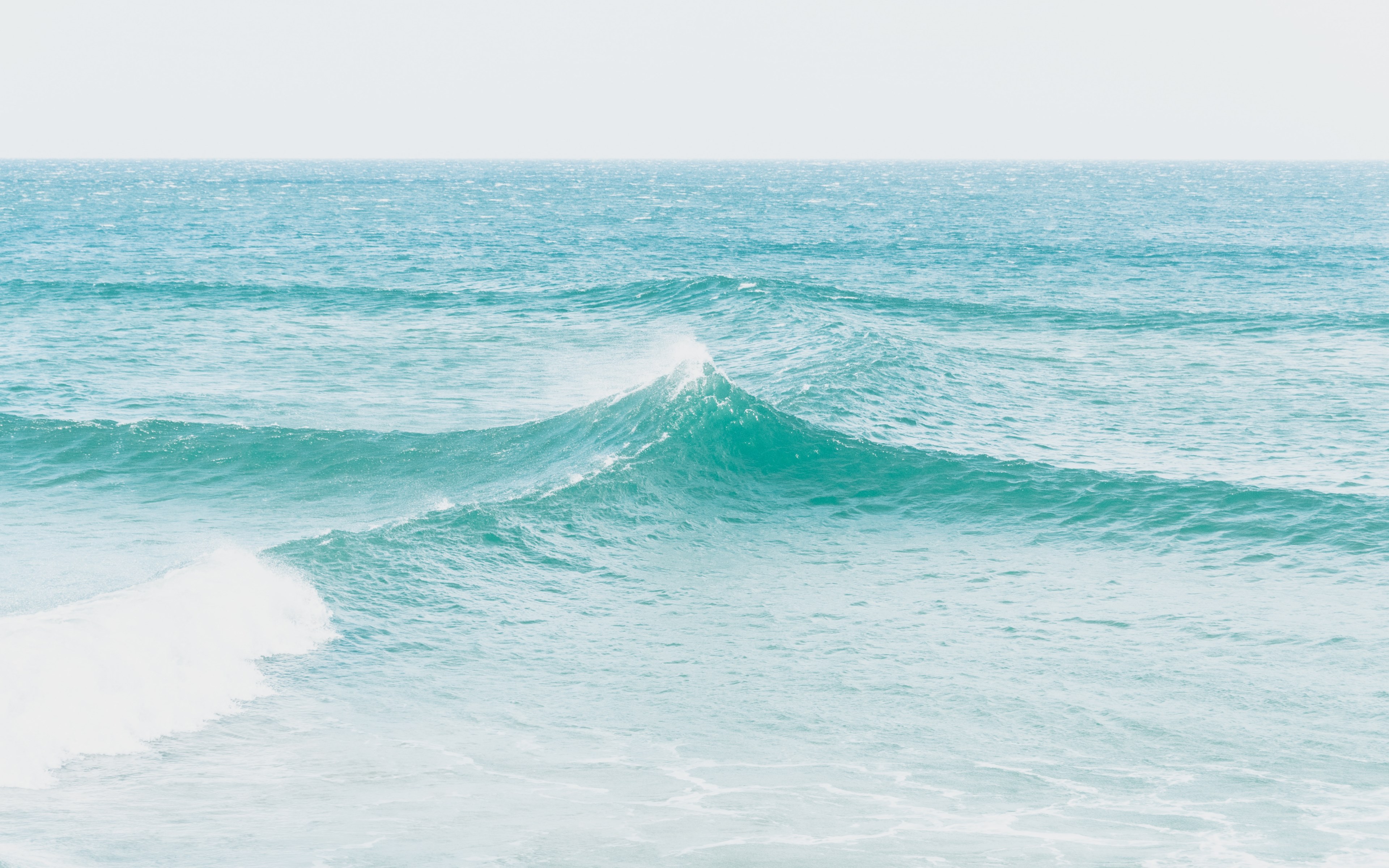 clear ocean waves colliding at kings beach, converging waves 4k, HD Wallpaper