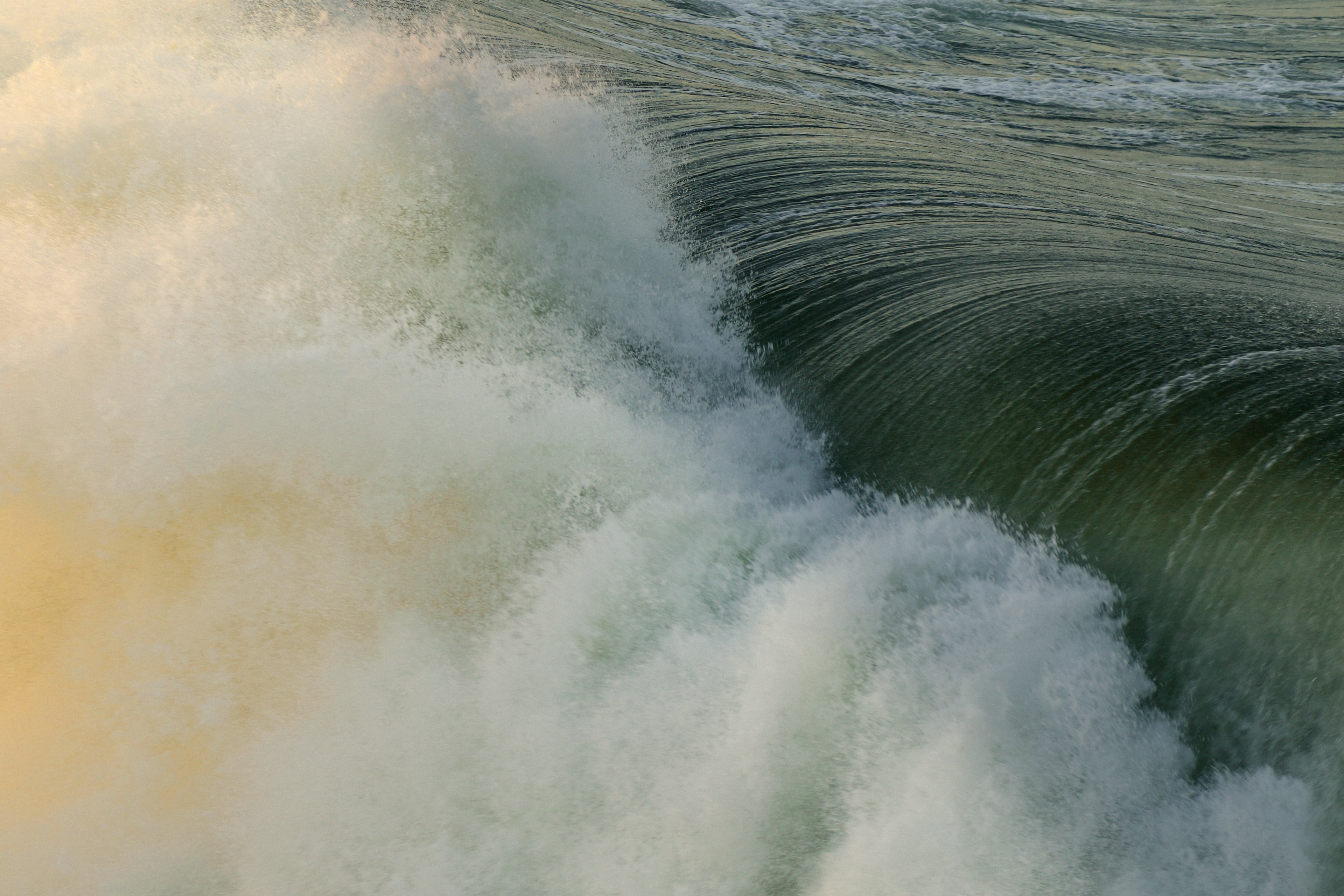 ocean wave crashing at huntington beach, winter swell 4k, HD Wallpaper