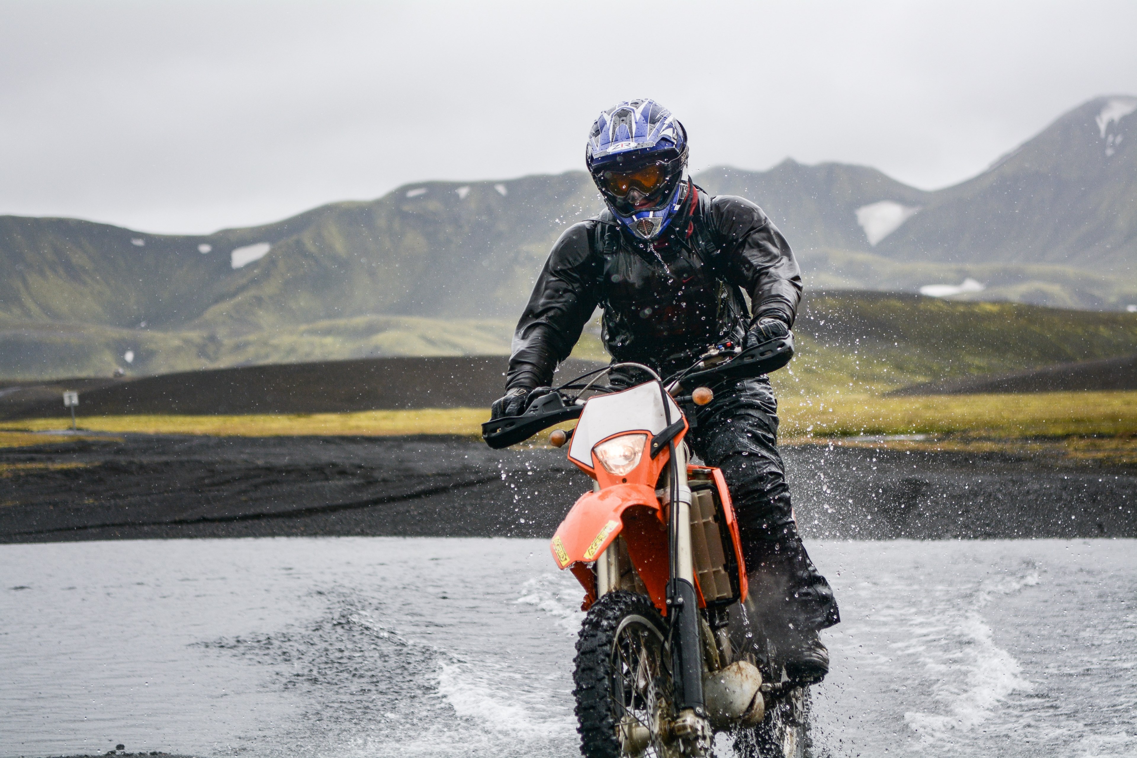 extreme motocross racer bikes through water, trek 4k, HD Wallpaper