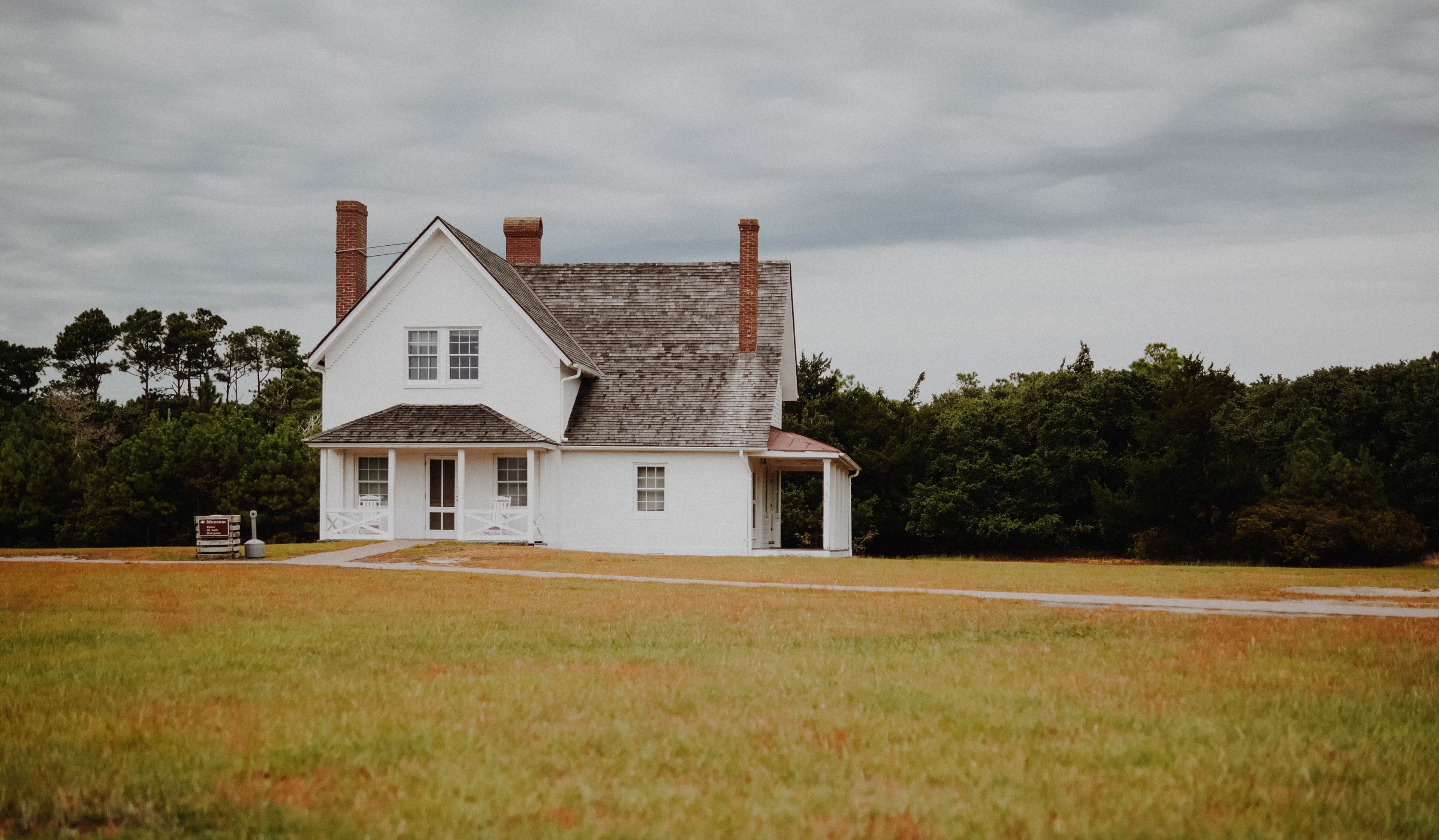 house cottage roof and building 4k, HD Wallpaper