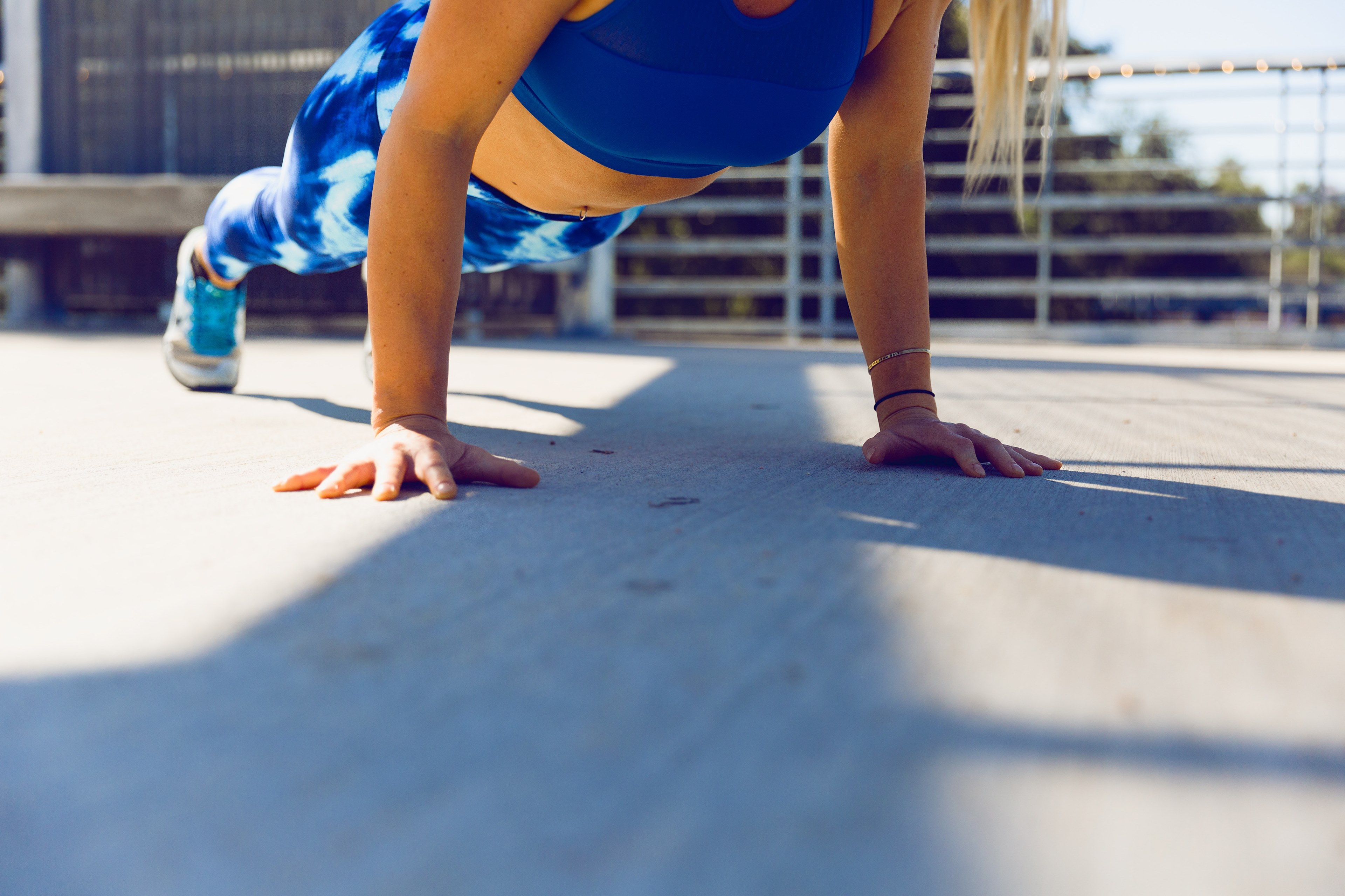 woman female press up and exercise 4k, HD Wallpaper