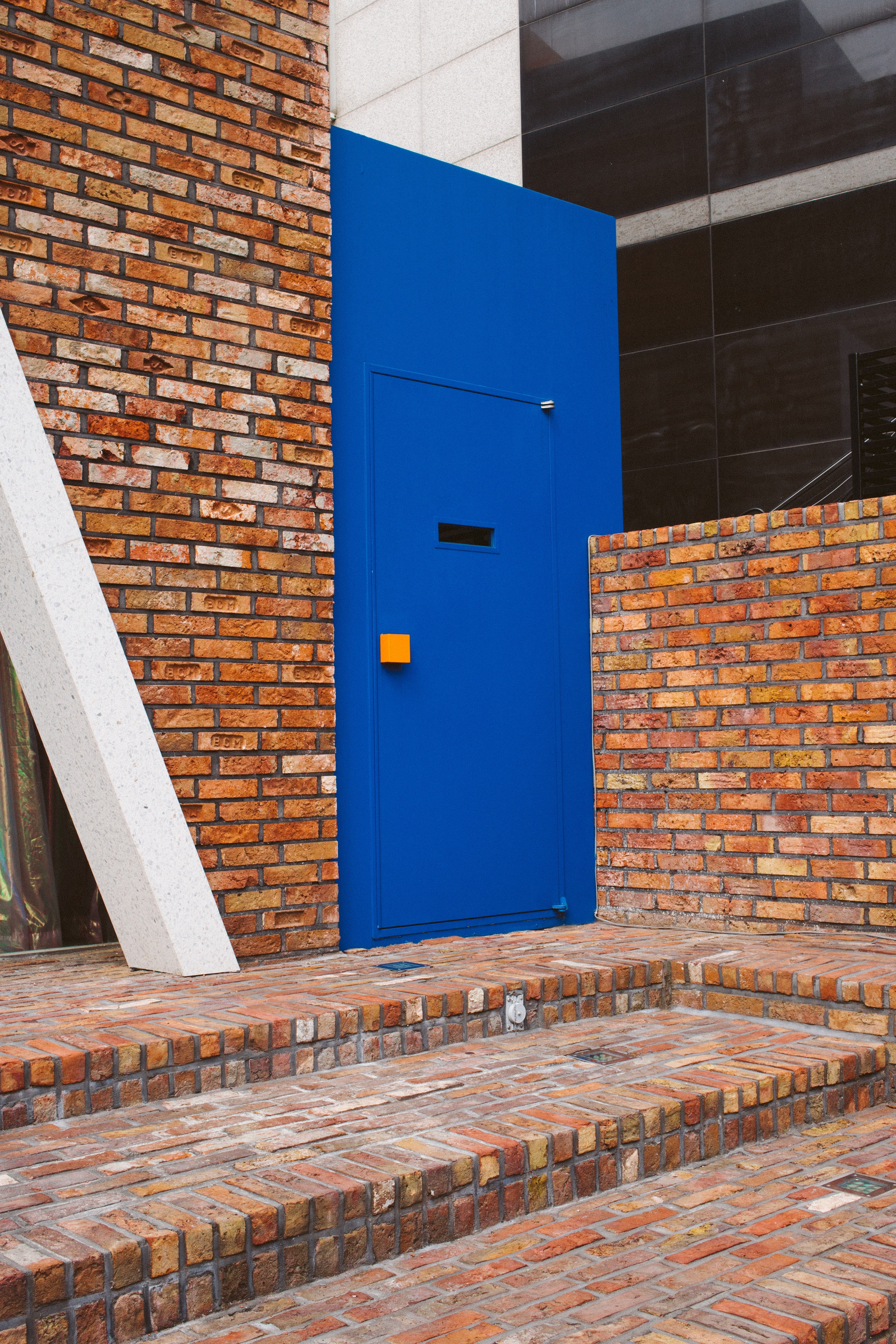 blue door ader store in seoul 4k, Phone HD Wallpaper
