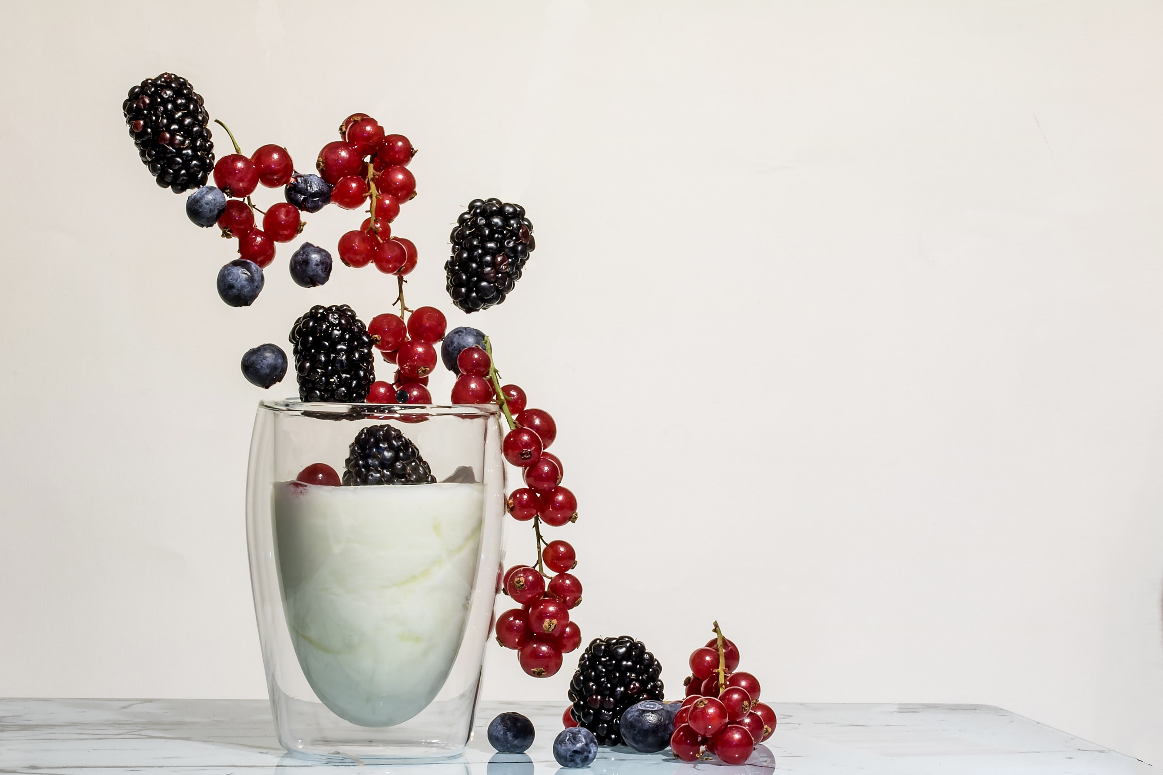 yogurt fruits blackberries currants 4k, HD Wallpaper