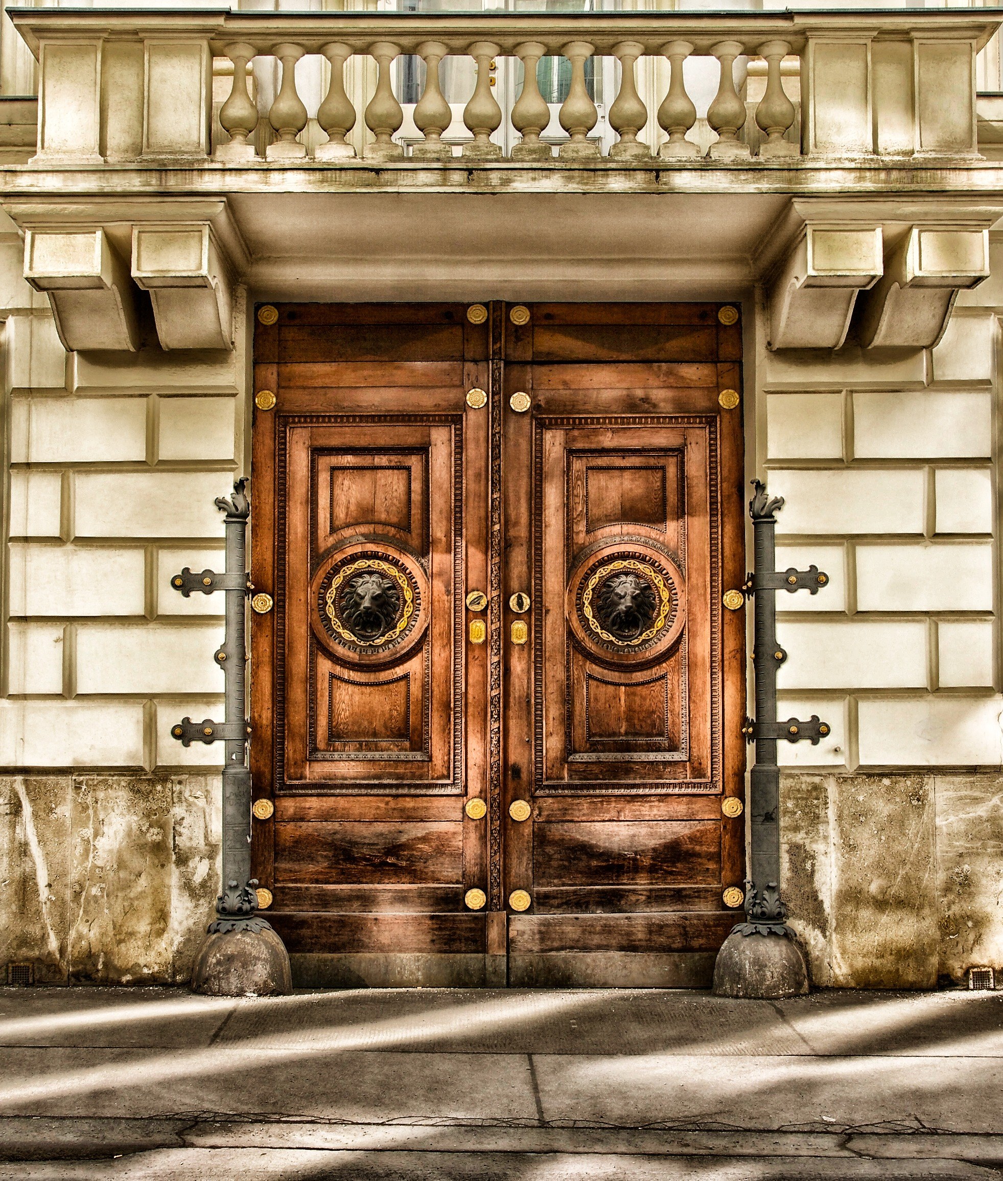 vienna austria building door architecture wood 4k, Phone HD Wallpaper