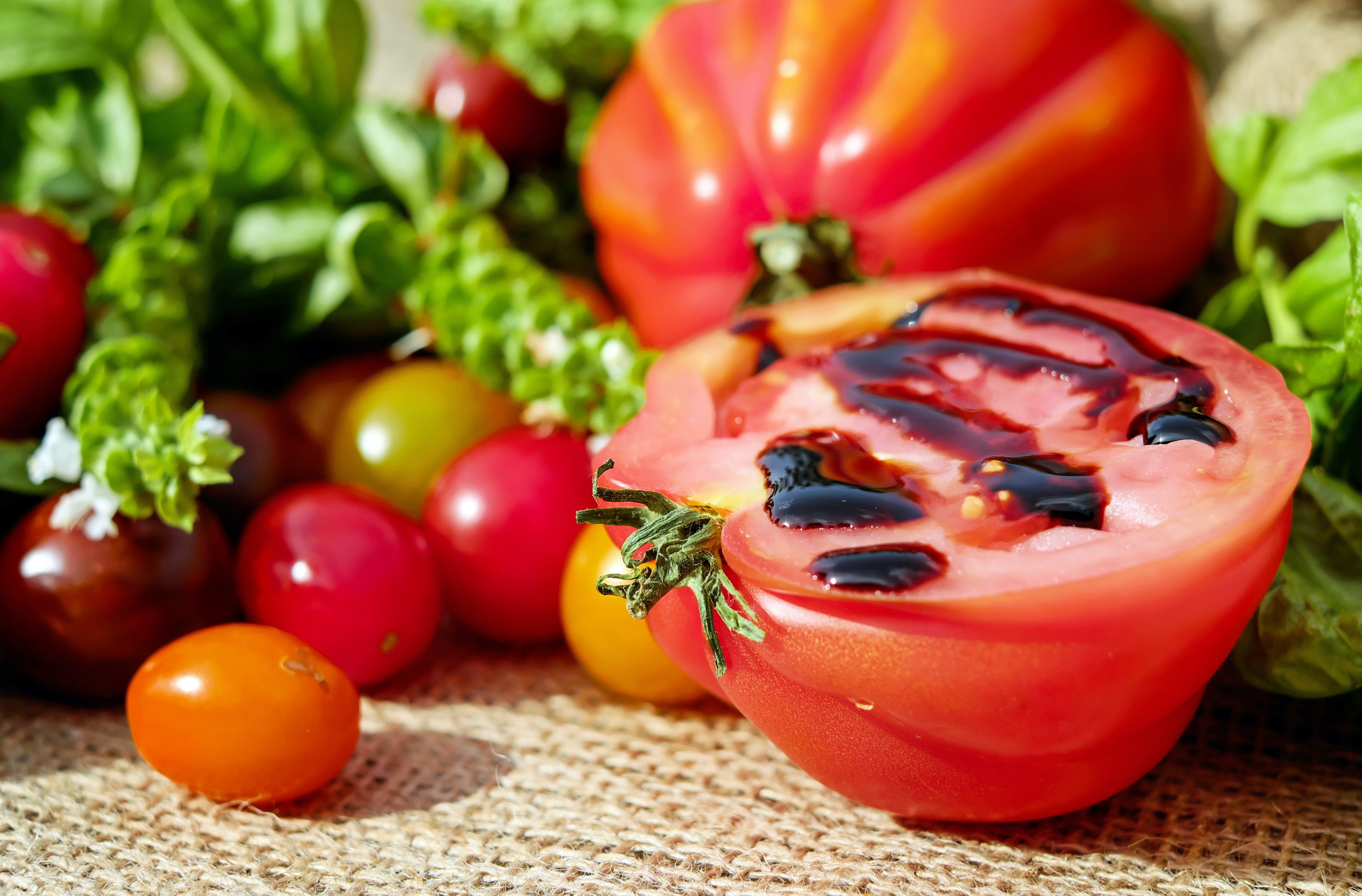 tomatoes colorful vitamins frisch eat delicious 4k, HD Wallpaper