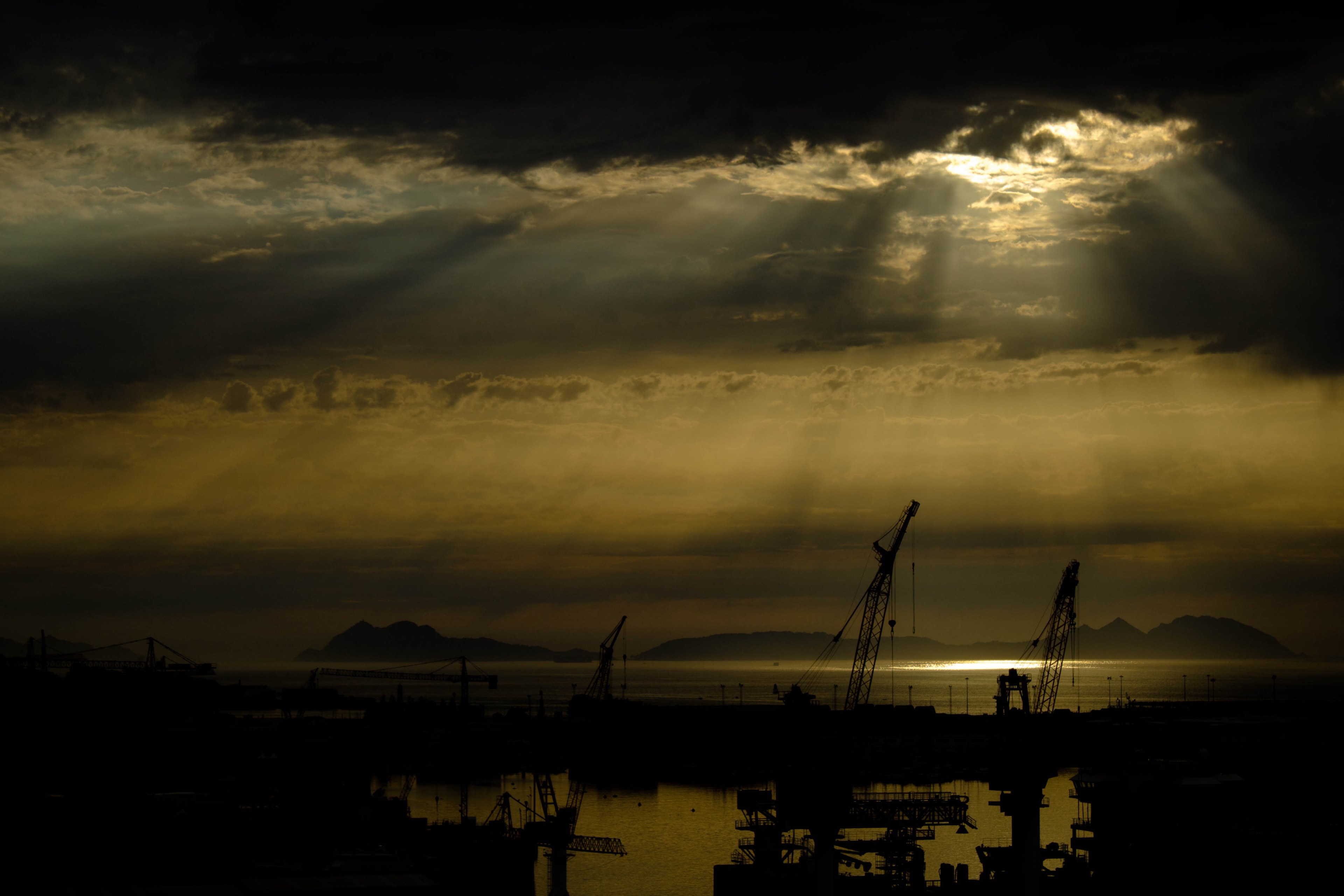 sunset backlight cies city cranes rays sun 4k, HD Wallpaper