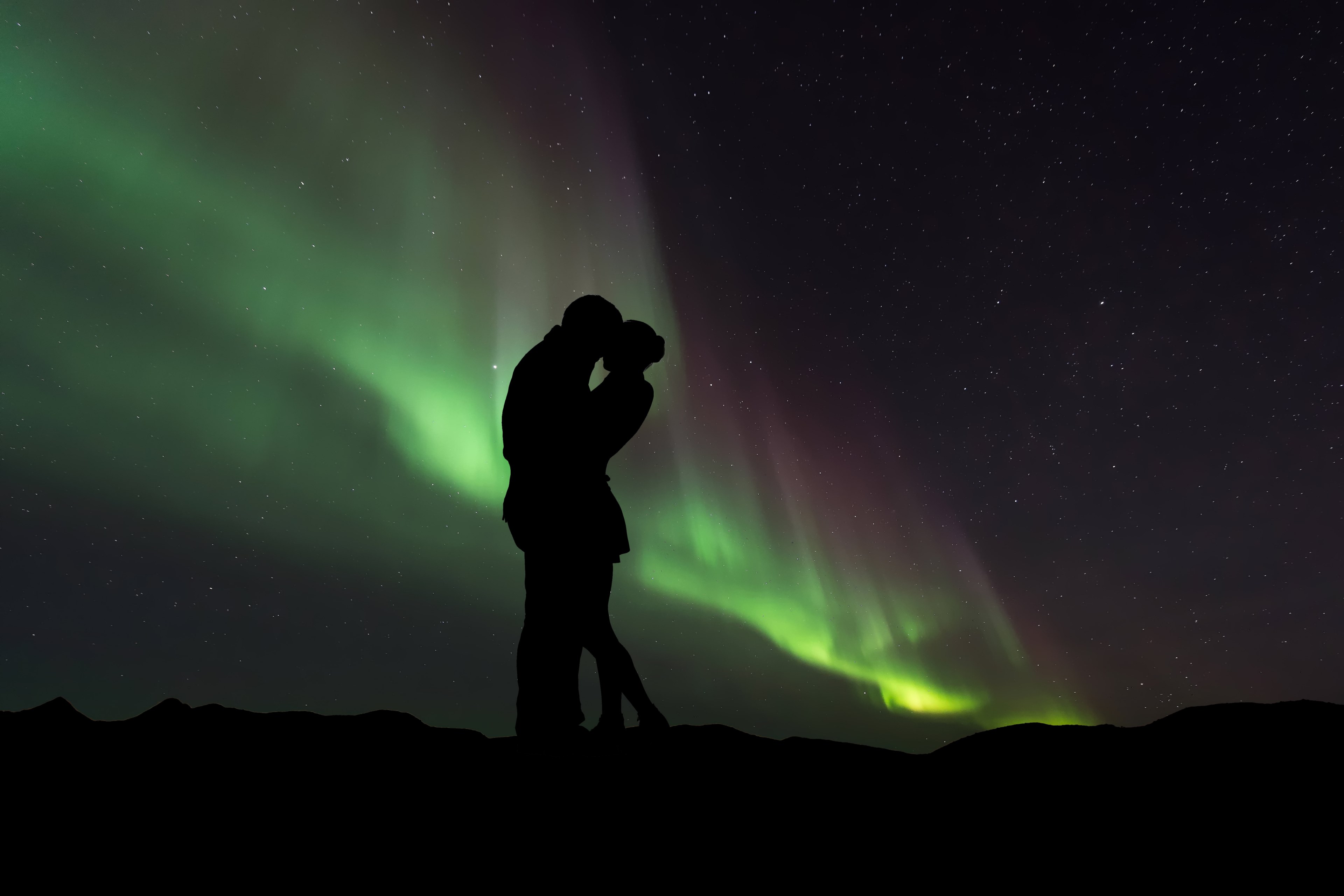 silhouette couple couple silhouette northern lights 4k, HD Wallpaper