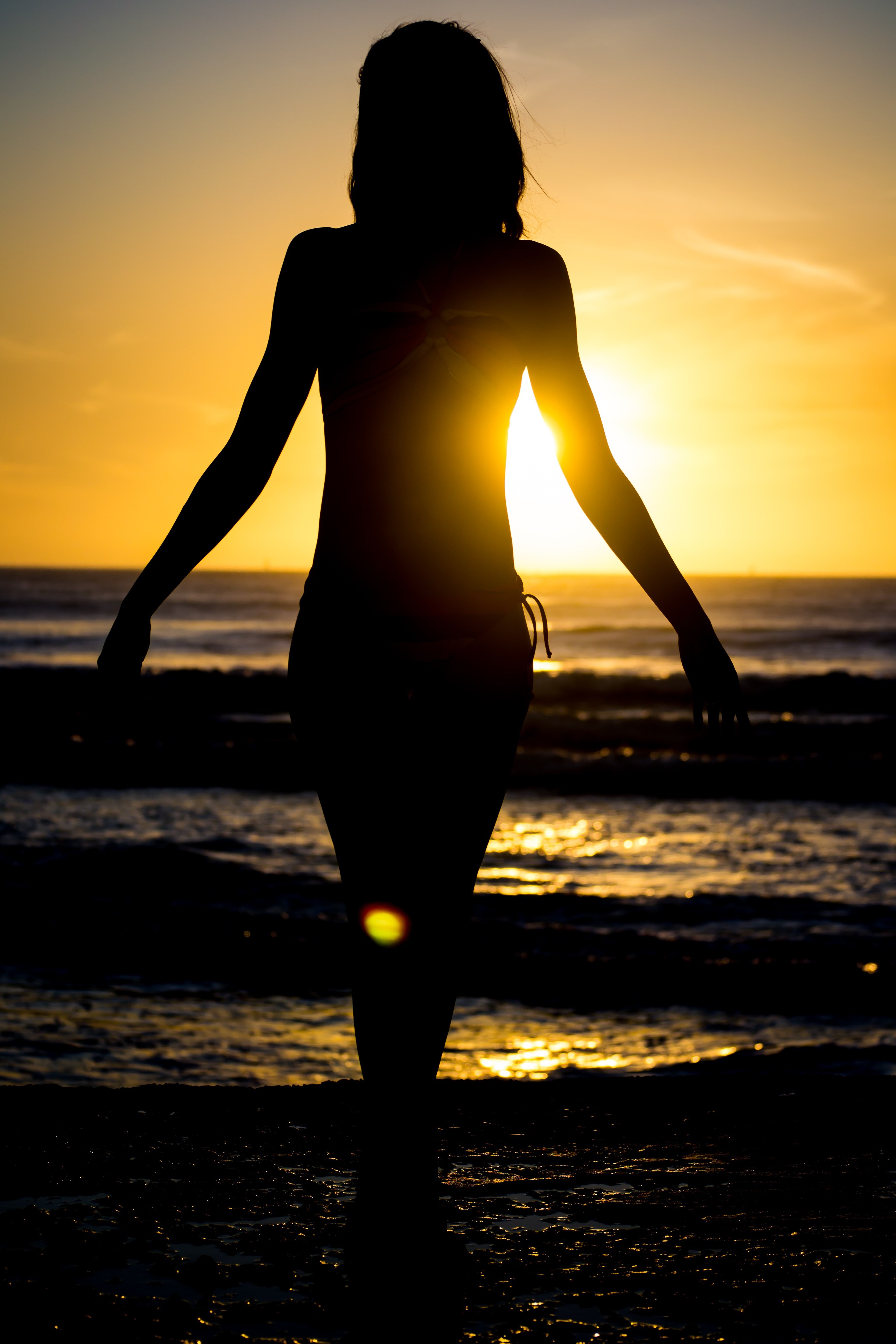 silhouette beach sun sunset summer sea young 4k, Phone HD Wallpaper