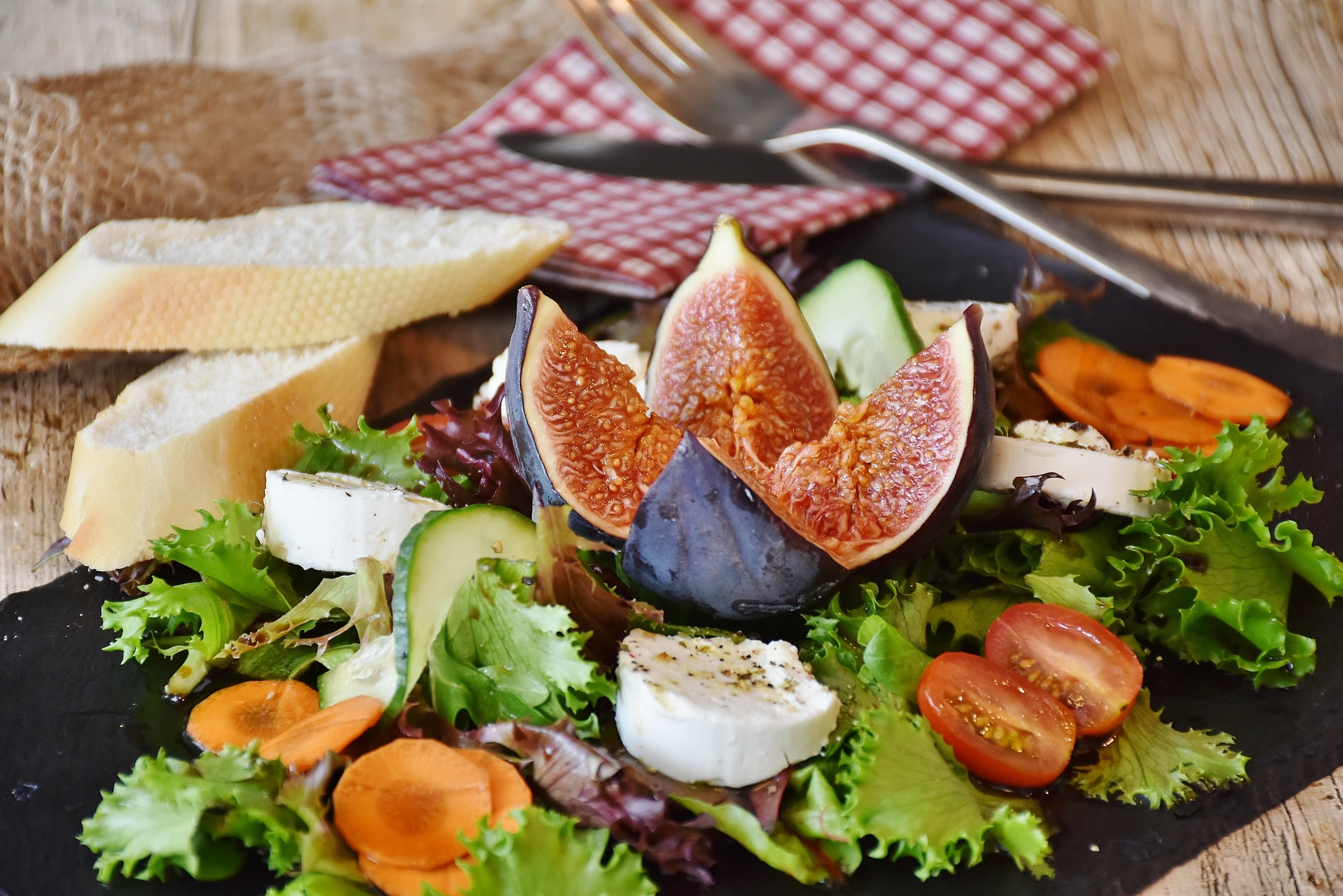 salad figs cheese goat cheese mixed salad starter 4k, HD Wallpaper