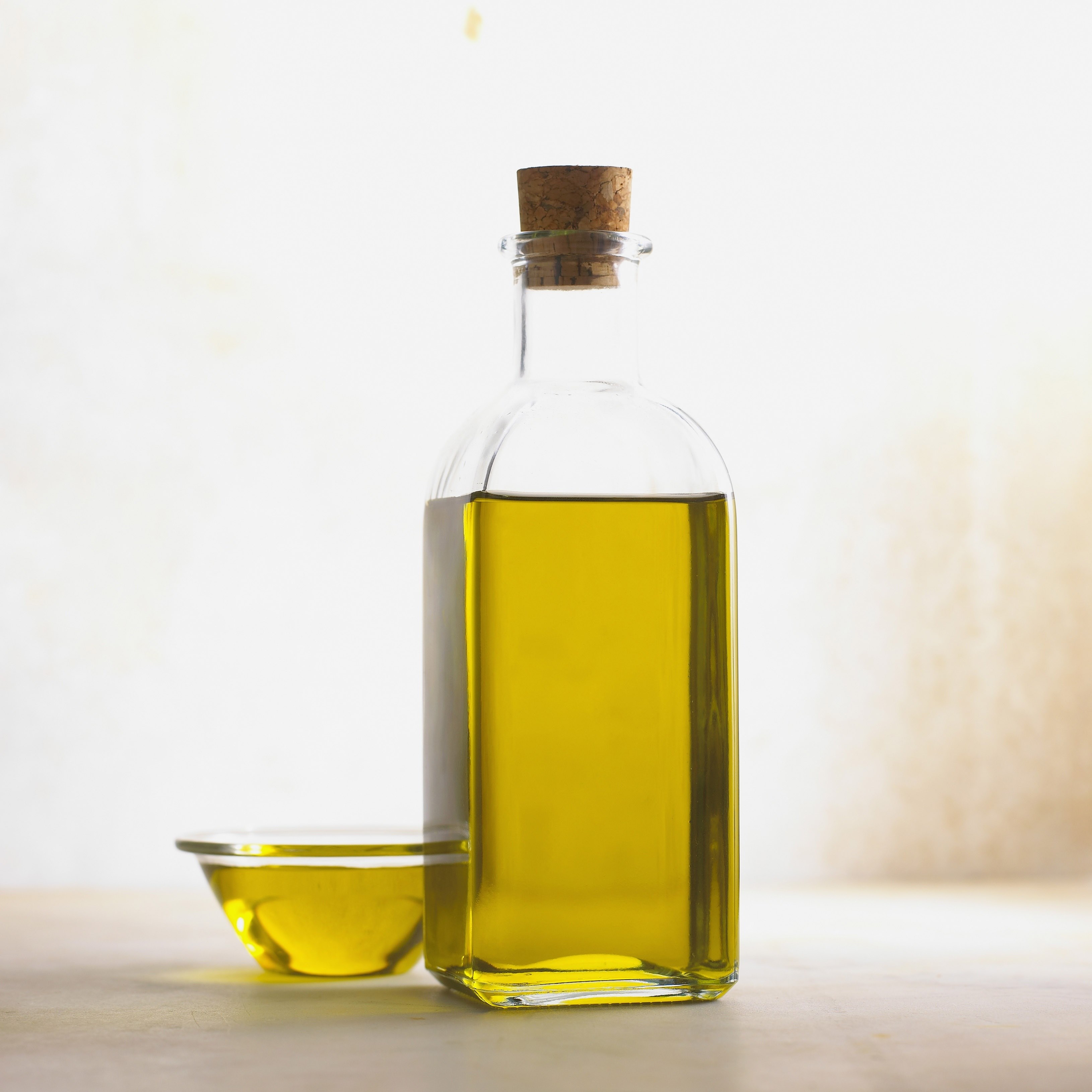 olive oil greek oil olive bottle glass italian 4k, Phone HD Wallpaper