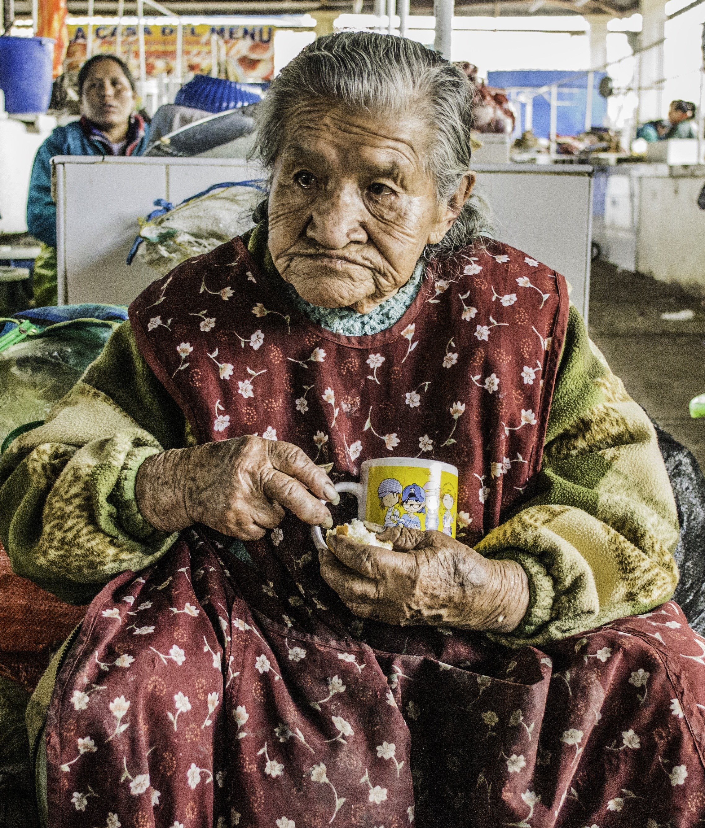 old lady woman old female elderly peruvian peru 4k, Phone HD Wallpaper