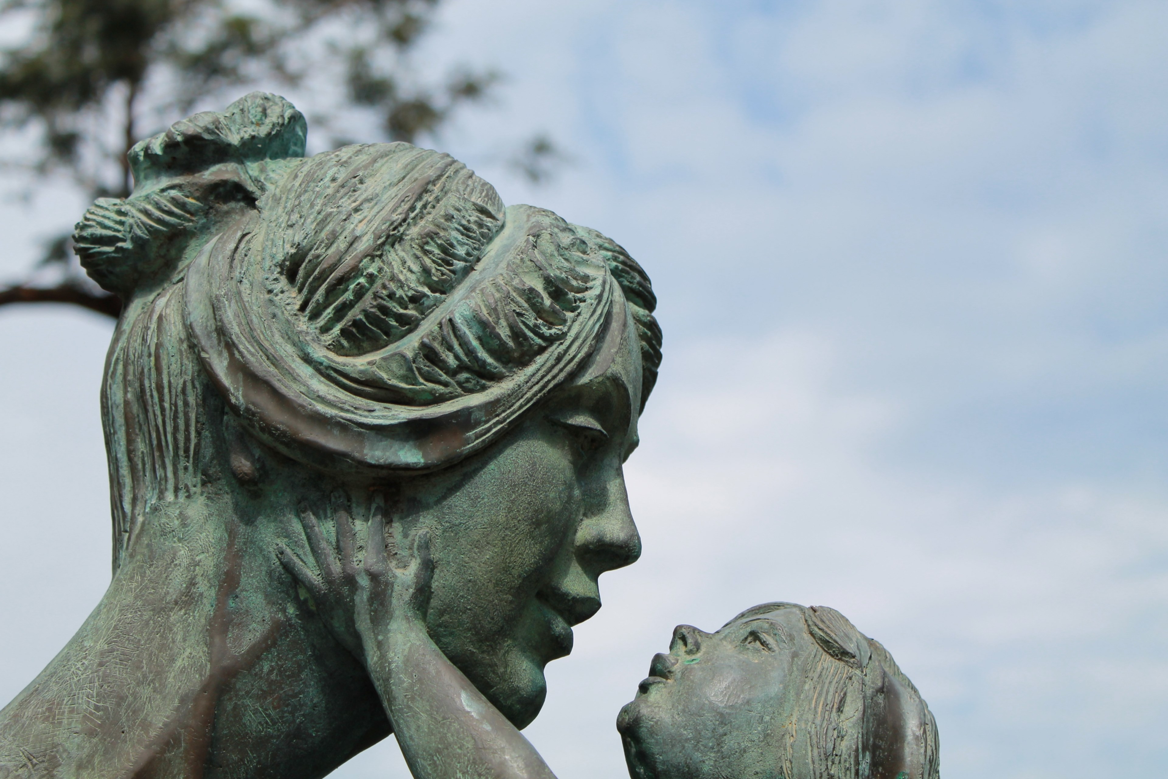 mother child sculpture figure family cohesion 4k, HD Wallpaper