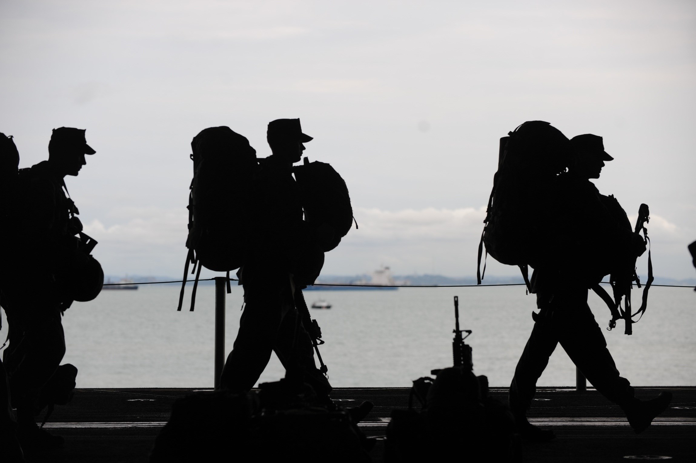 military men departing service uniform packs 4k, HD Wallpaper
