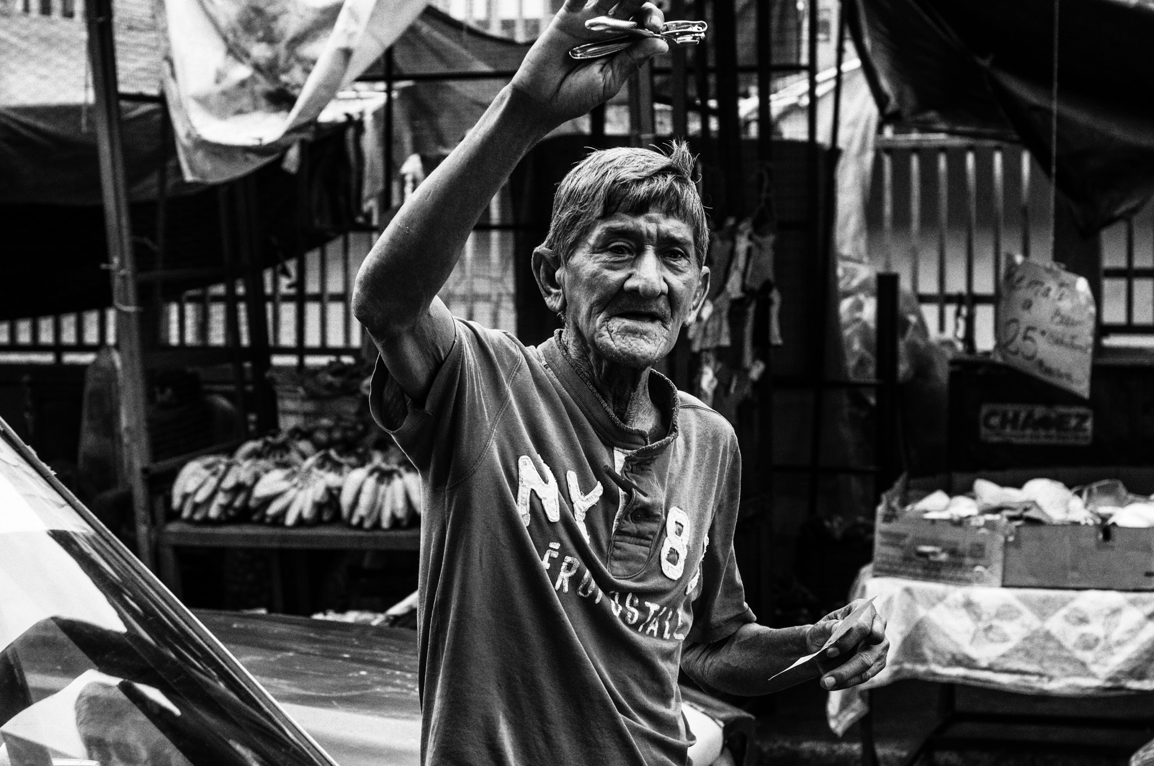 maracaibo venezuela man selling razors 4k, HD Wallpaper