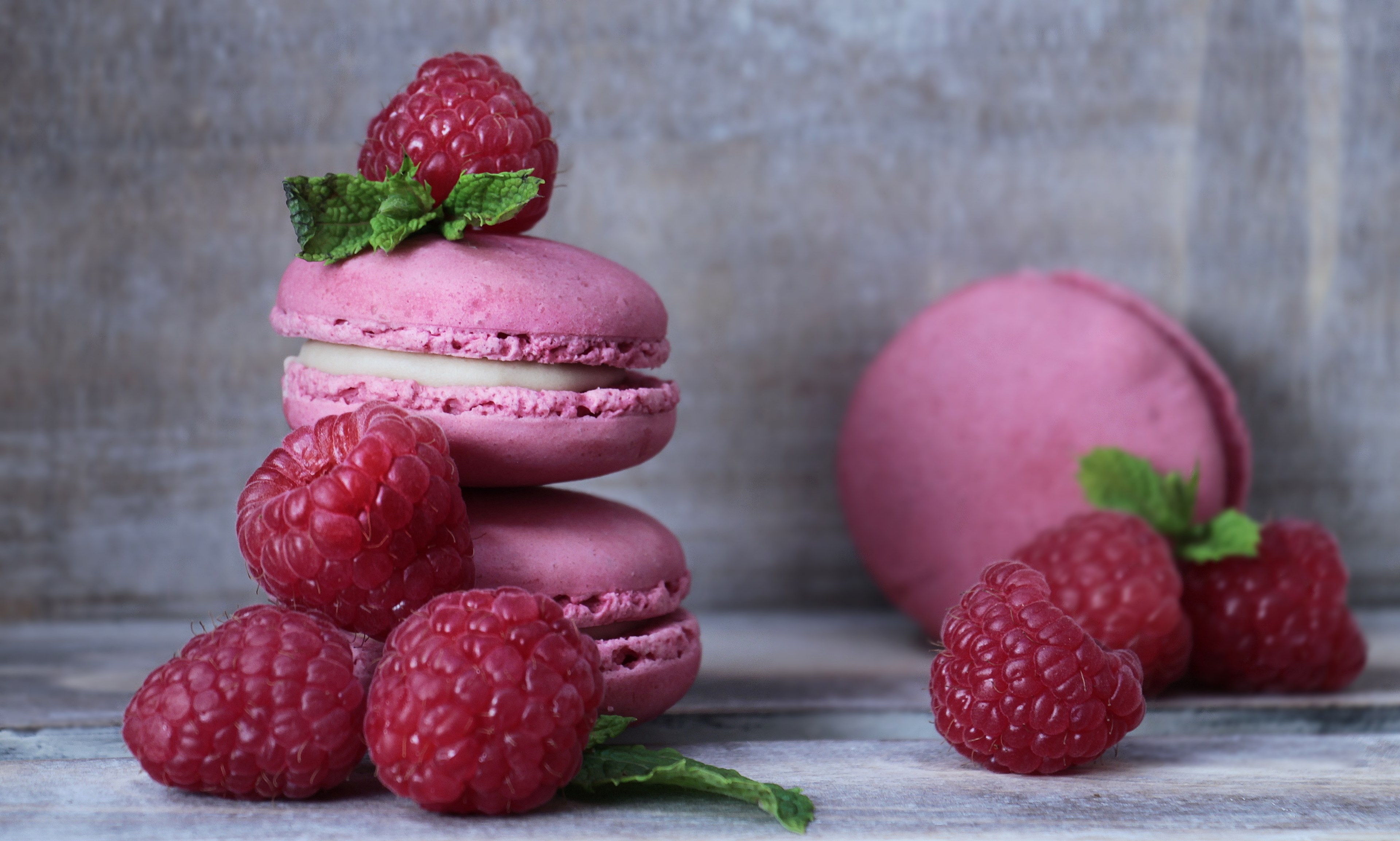 macarons raspberries mint pastries french pastries 4k, HD Wallpaper