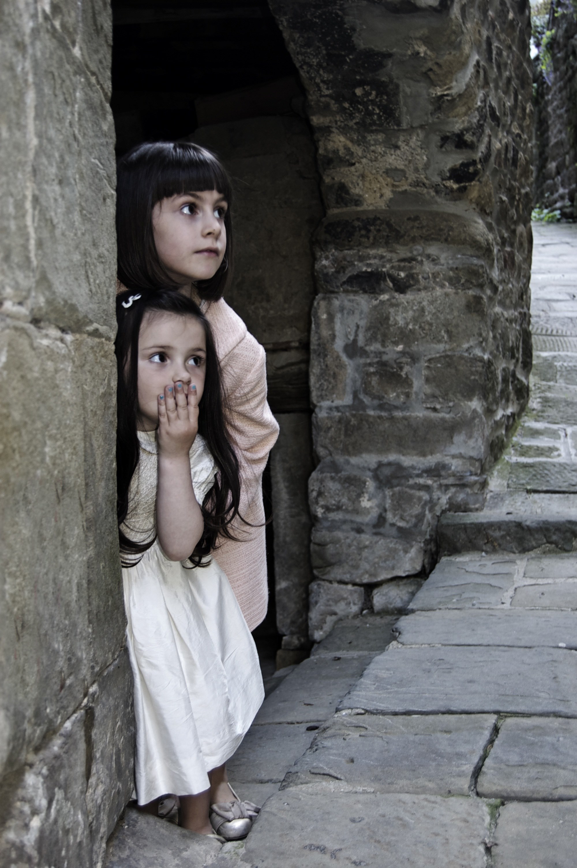 kids children girls hiding surprised play 4k, Phone HD Wallpaper