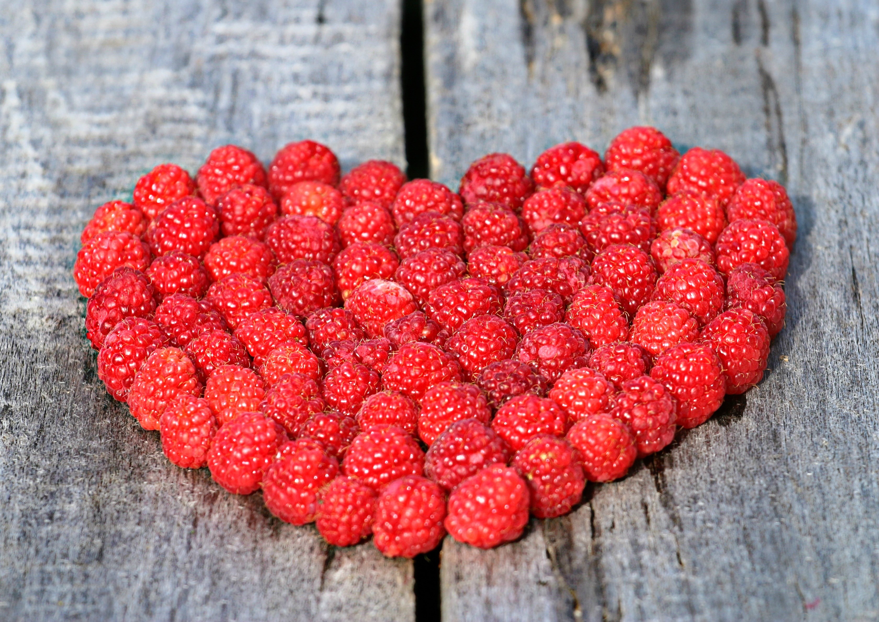 heart raspberry board love ripe berry red symbol 4k, HD Wallpaper